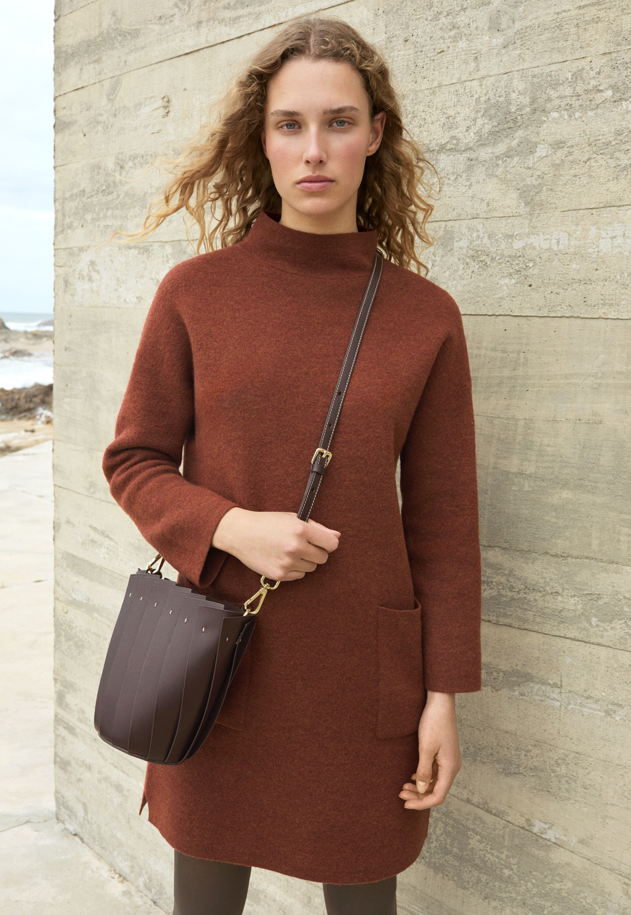 Kleid mit Peplum-Saum
