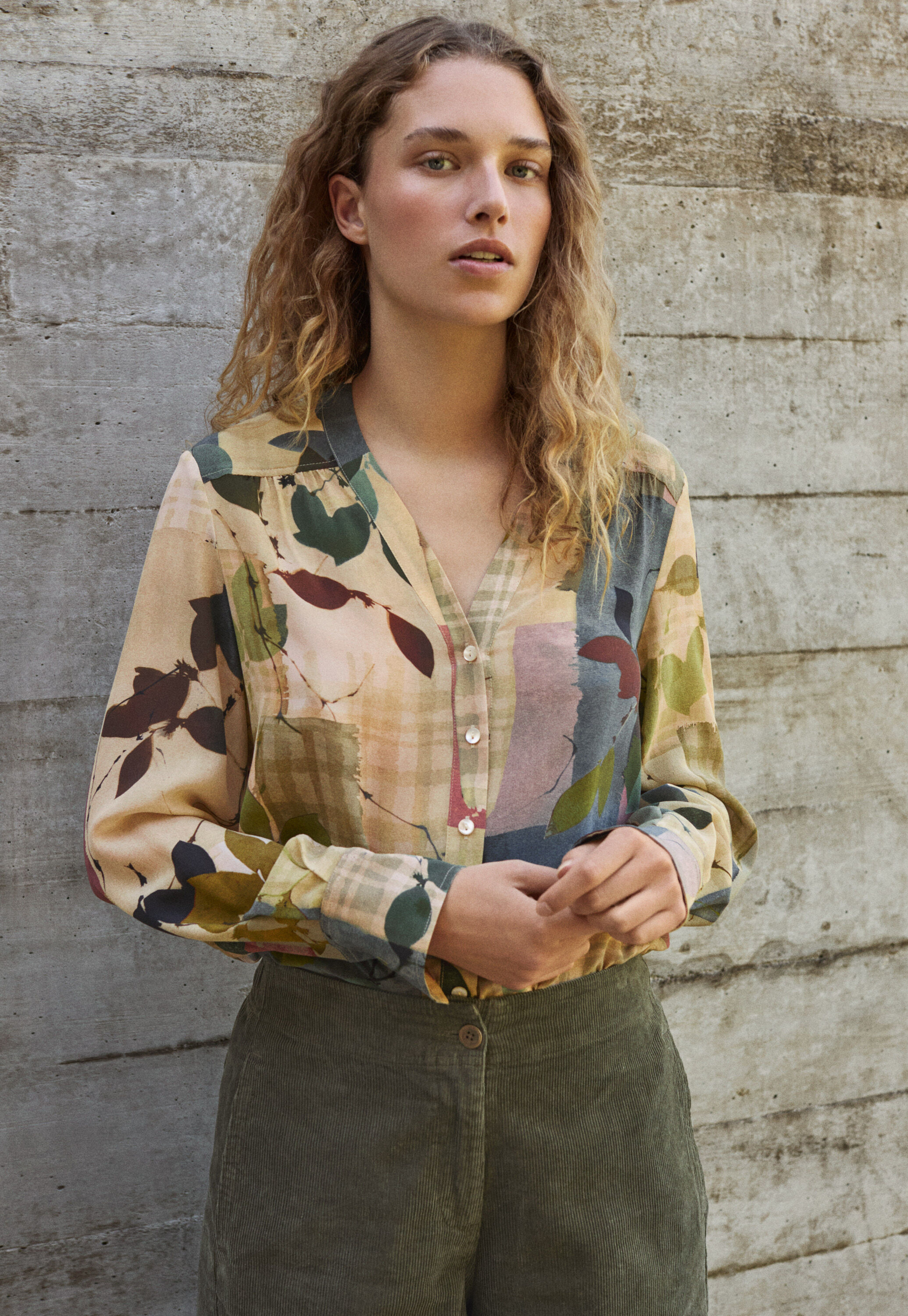 Bluse mit aufgesetzter Tasche