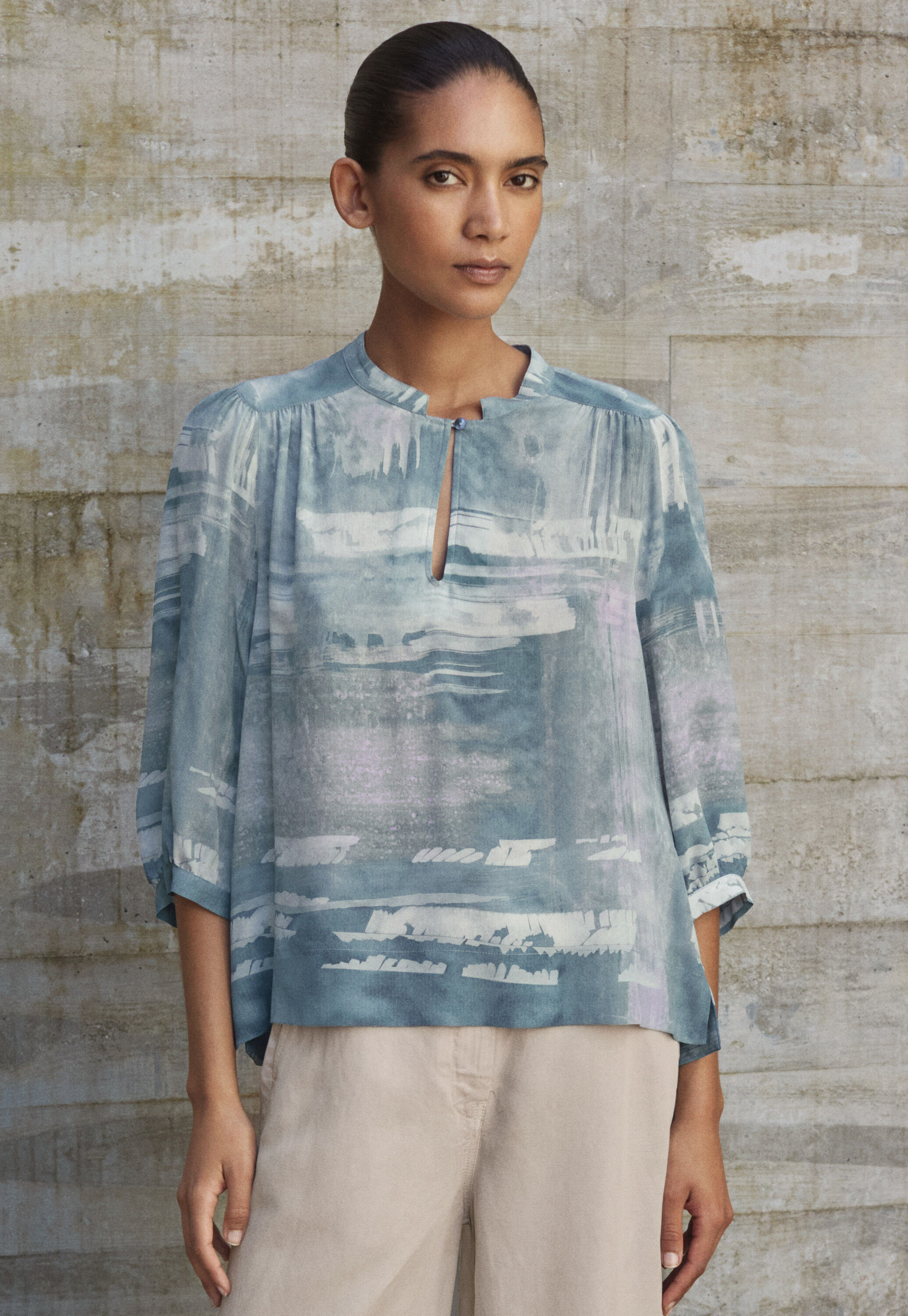 Bluse mit aufgesetzter Tasche