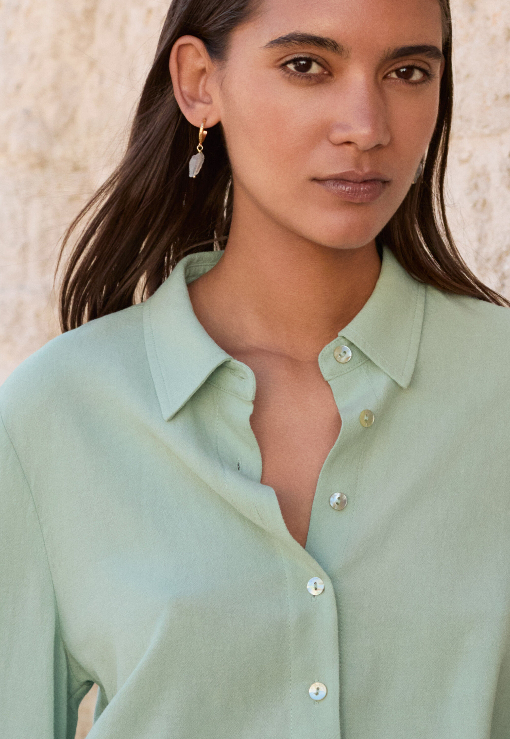 Bluse mit geschwungenen &Auml;rmeln
