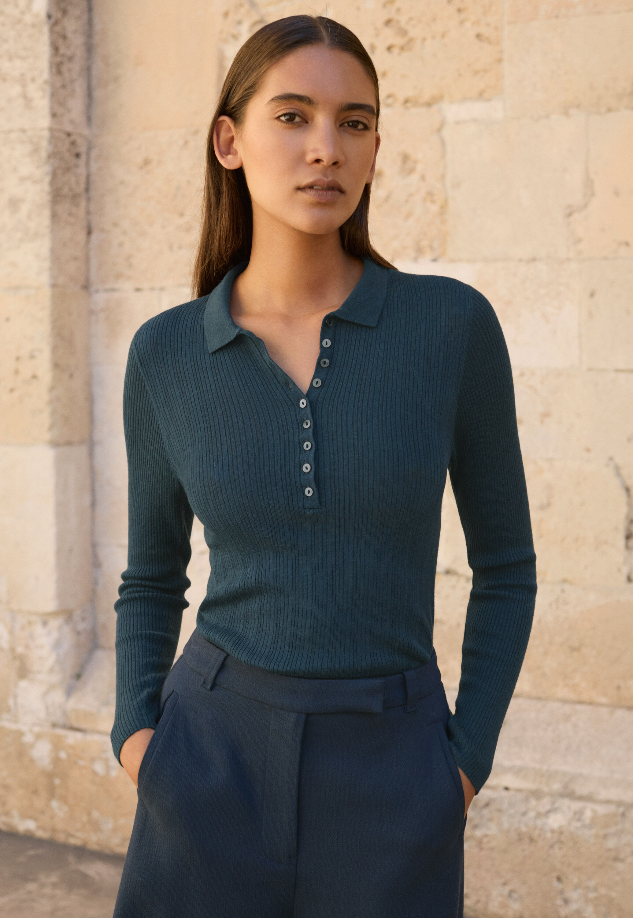 Bluse mit rundem Kragen