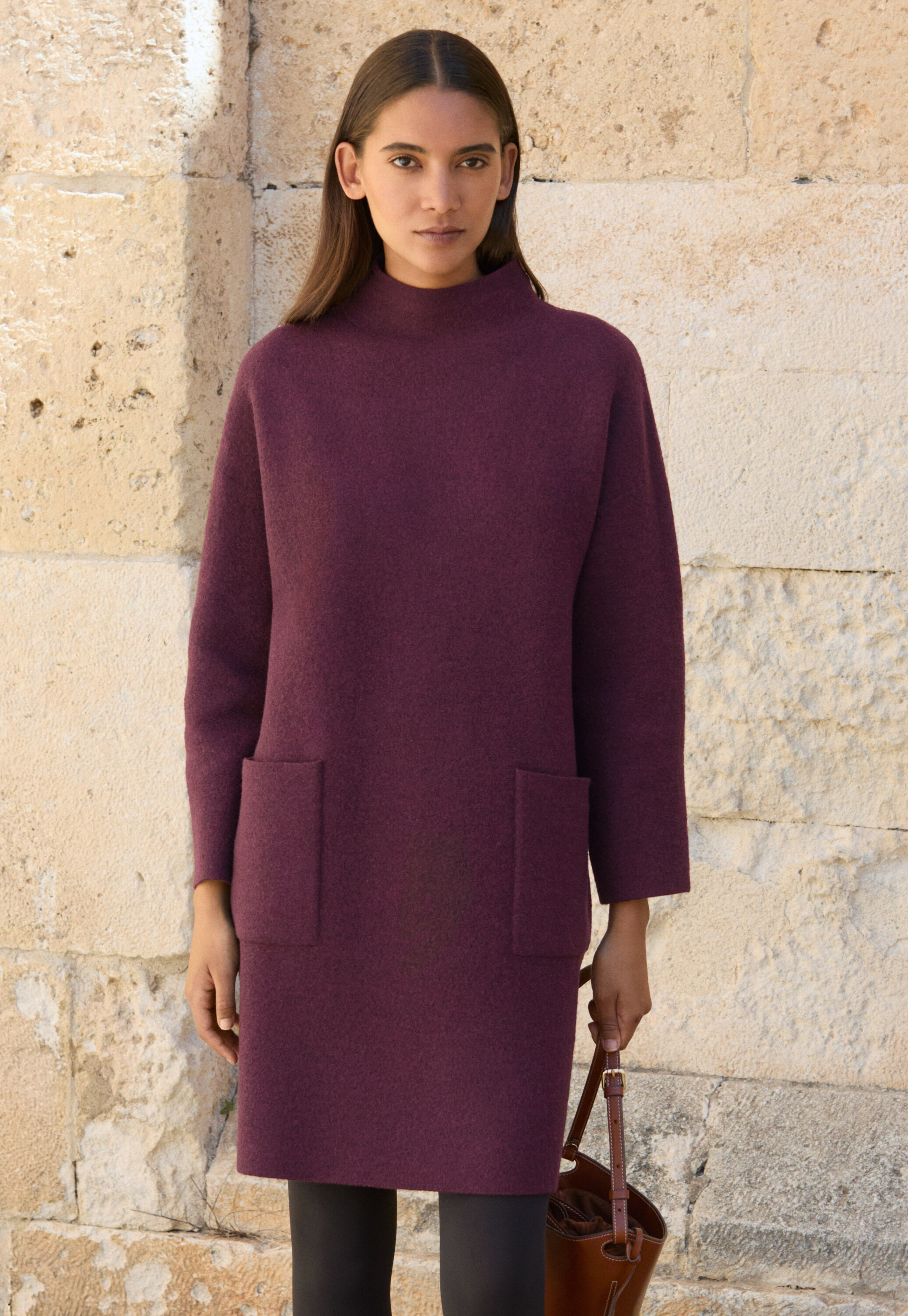 Kleid mit aufgesetzten Taschen, Aubergine, large