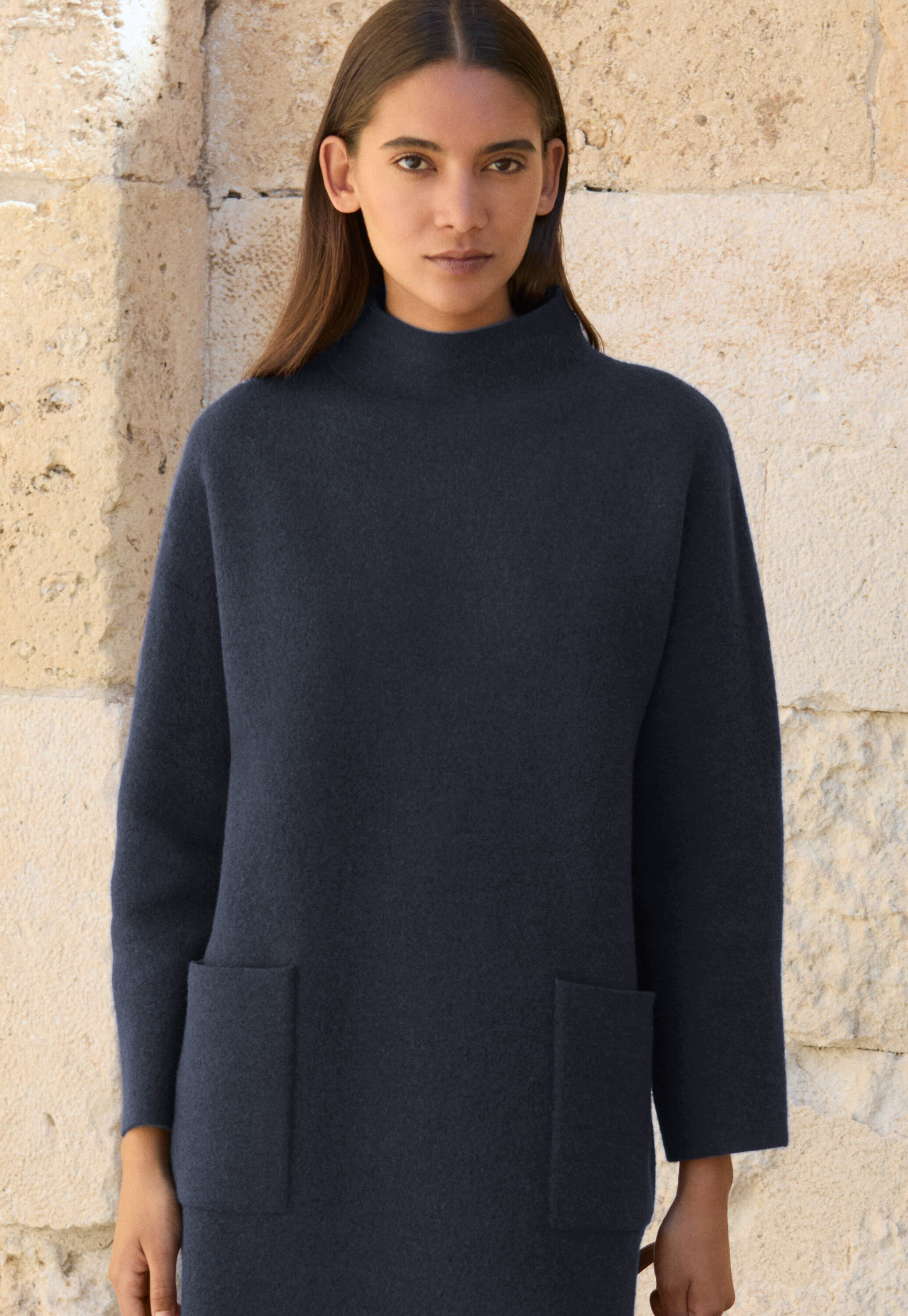 Kleid mit aufgesetzten Taschen, Blauschwarz, large