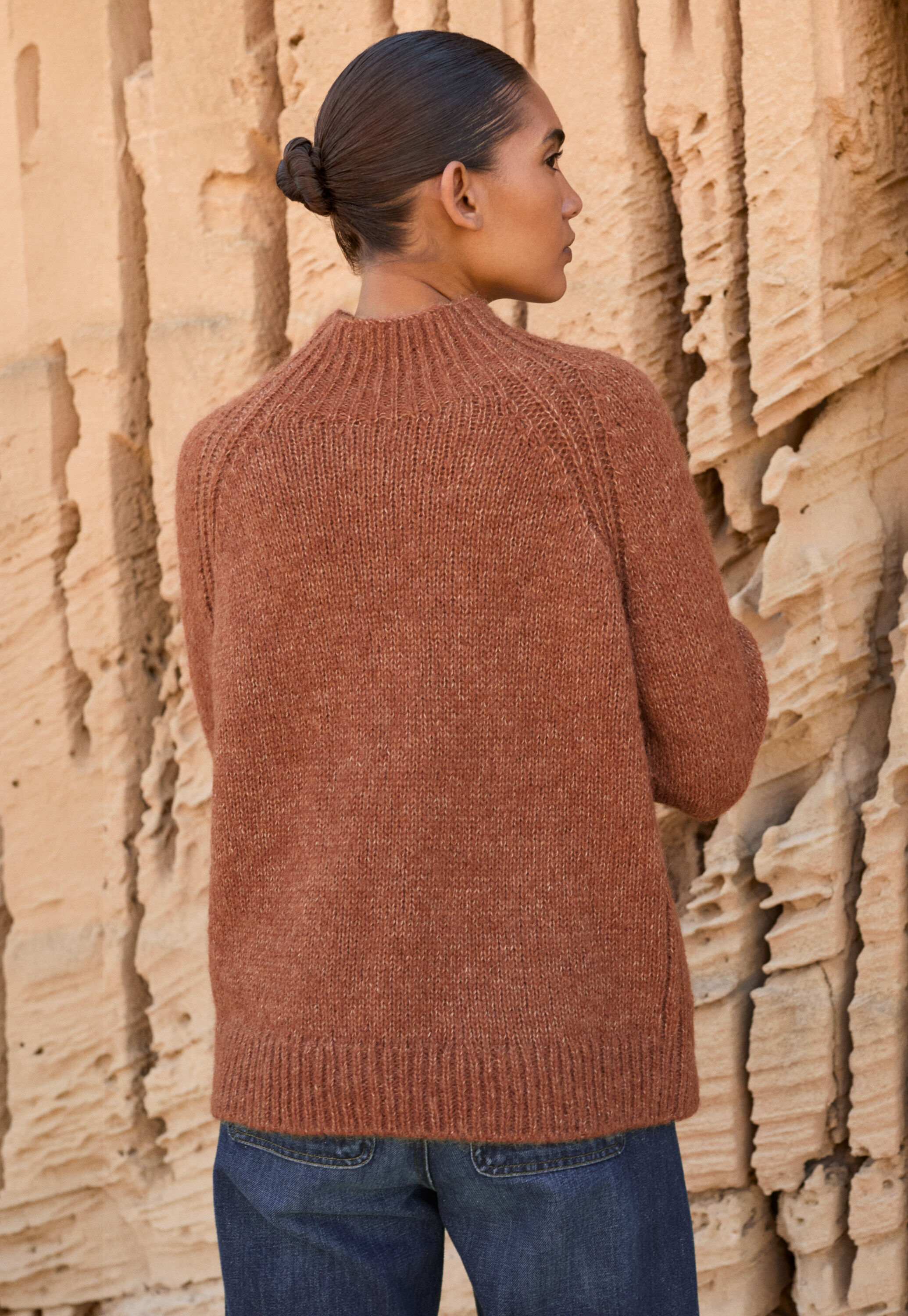 Raglanpullover mit Trichterkragen