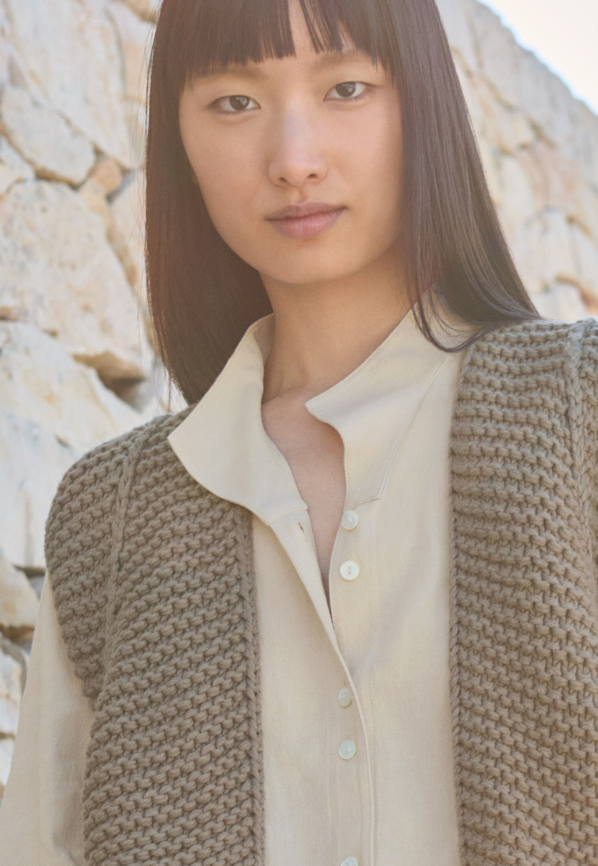 Bluse mit Trichterkragen, Blasses Naturbeige, large