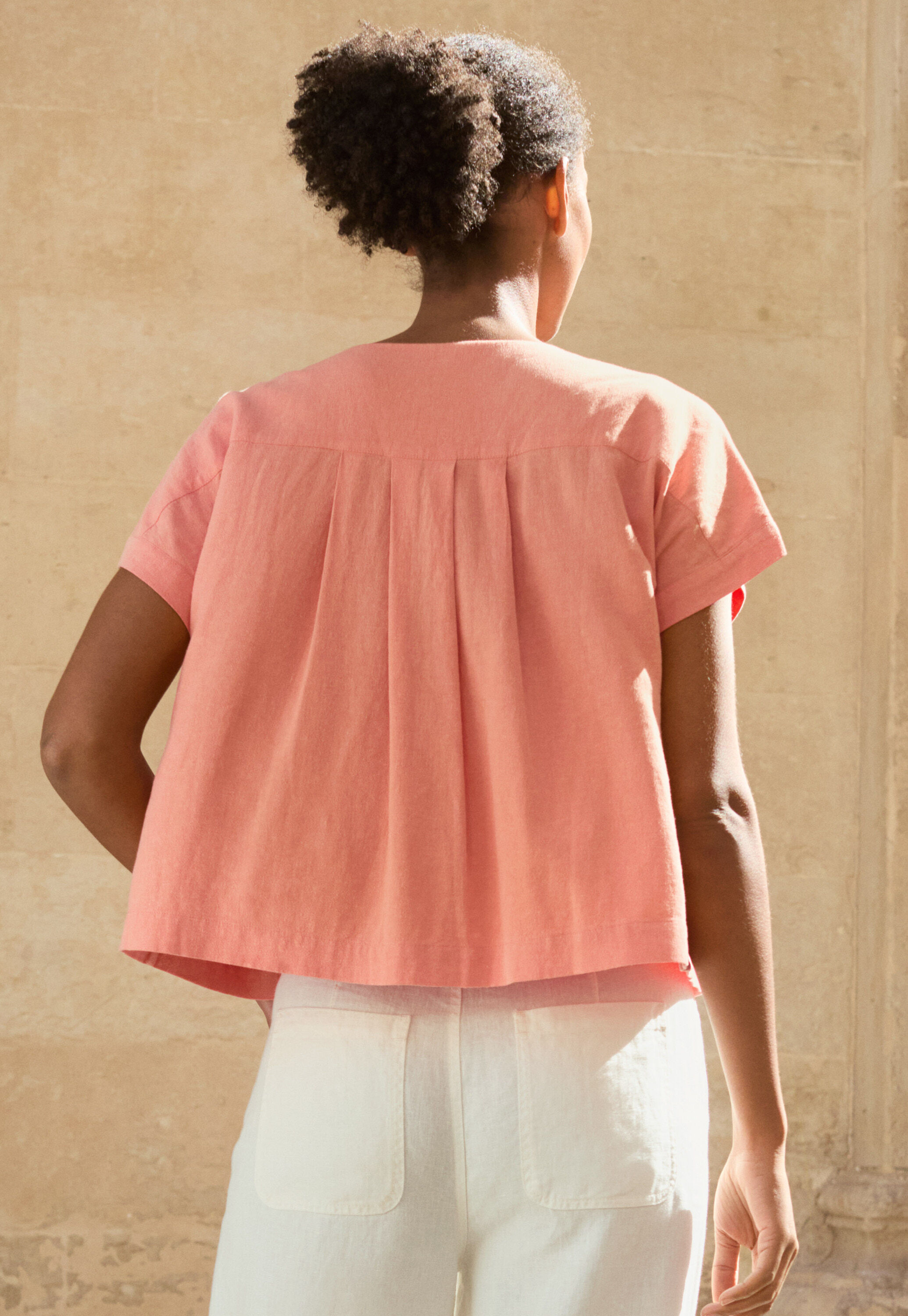Bluse mit geschwungenen &Auml;rmeln