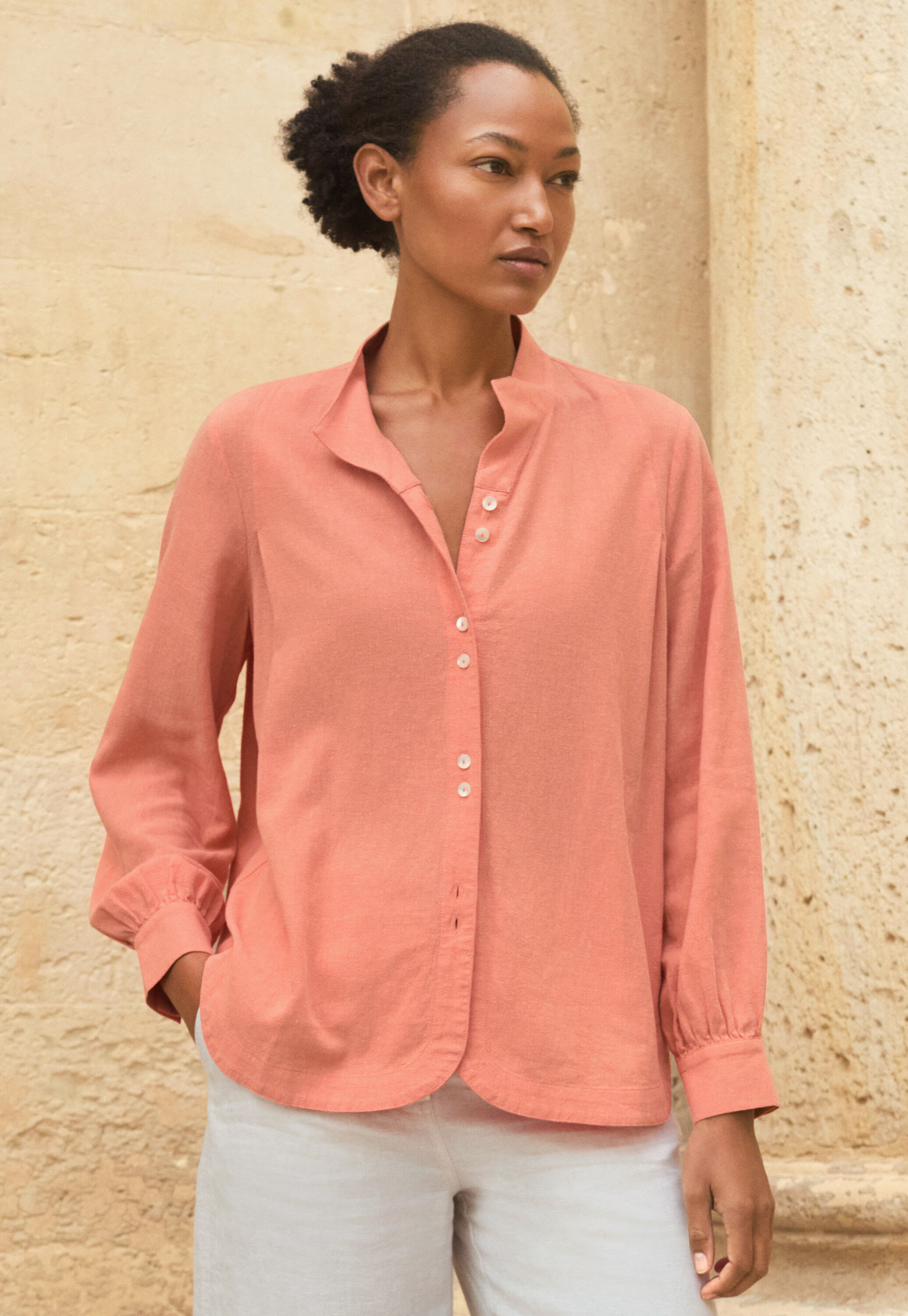 Bluse mit geschwungenen &Auml;rmeln