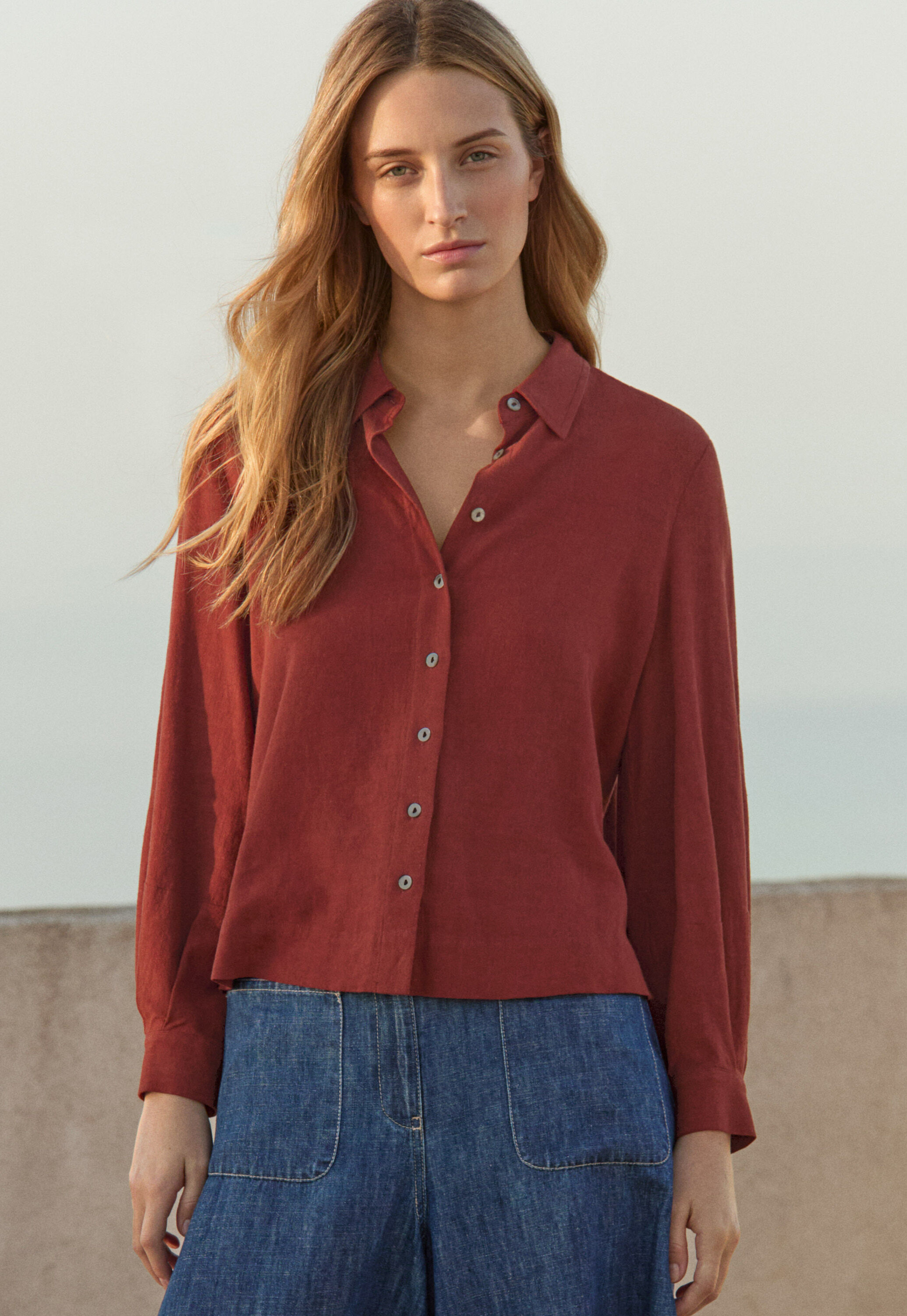 Bluse mit geschwungenen &Auml;rmeln