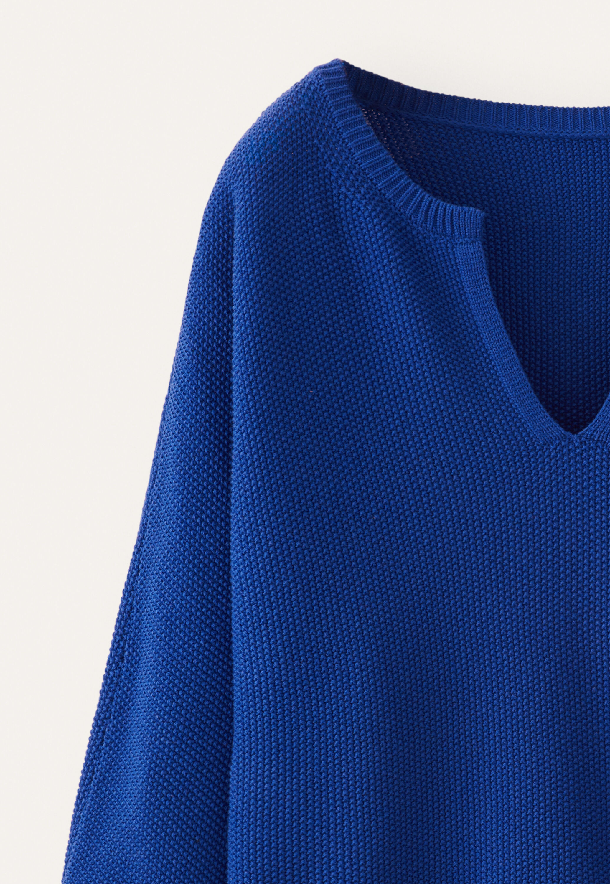 Pullover mit geschlitztem Ausschnitt