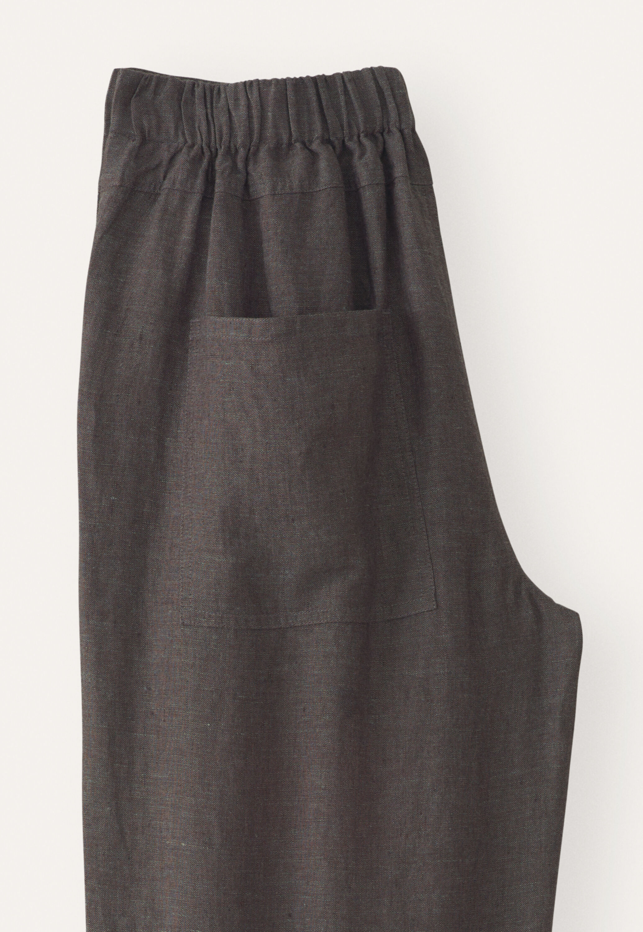 K&uuml;rzer geschnittene Bundfaltenhose