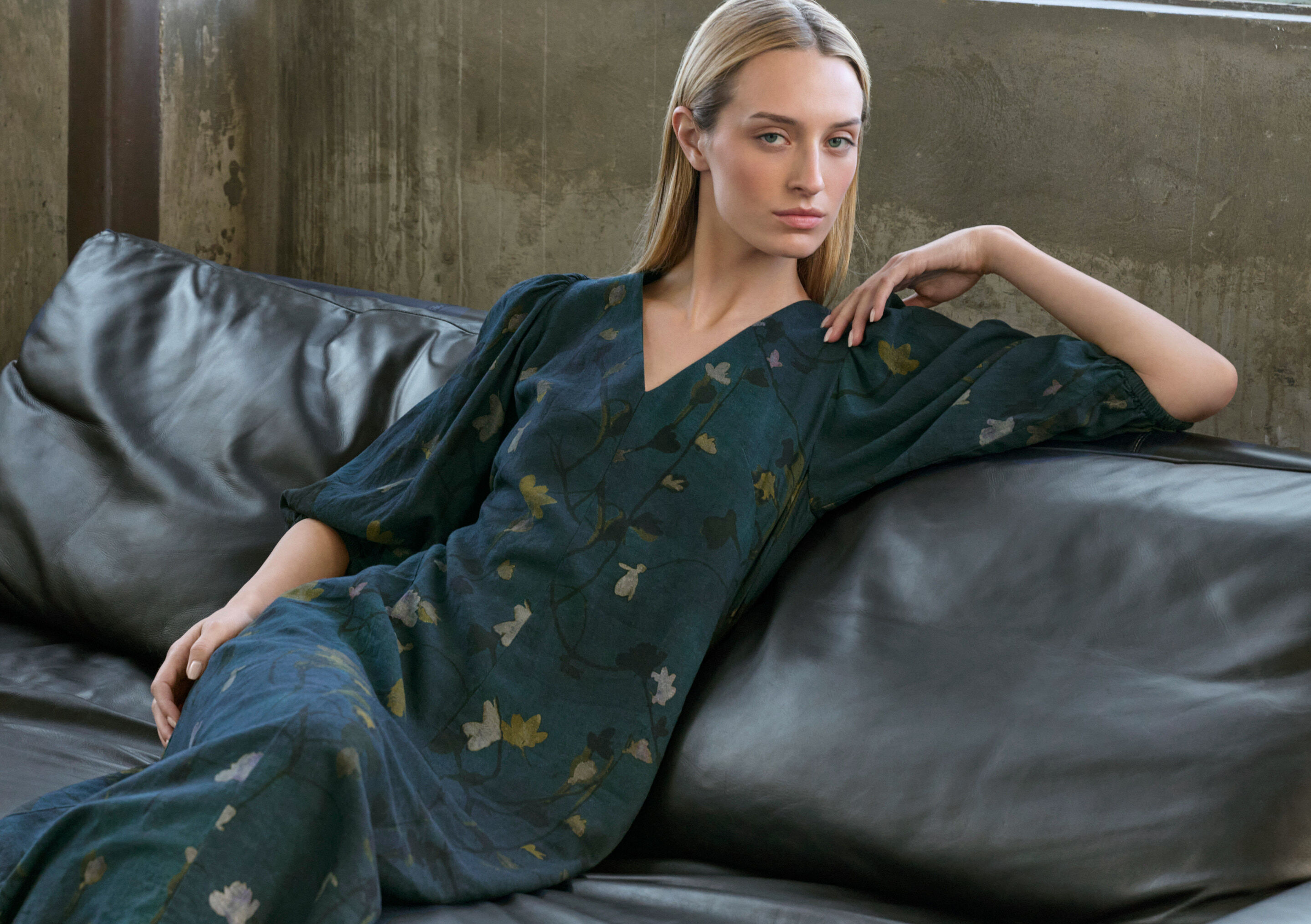 Print-Kleid mit au&szlig;enliegenden Abn&auml;hern