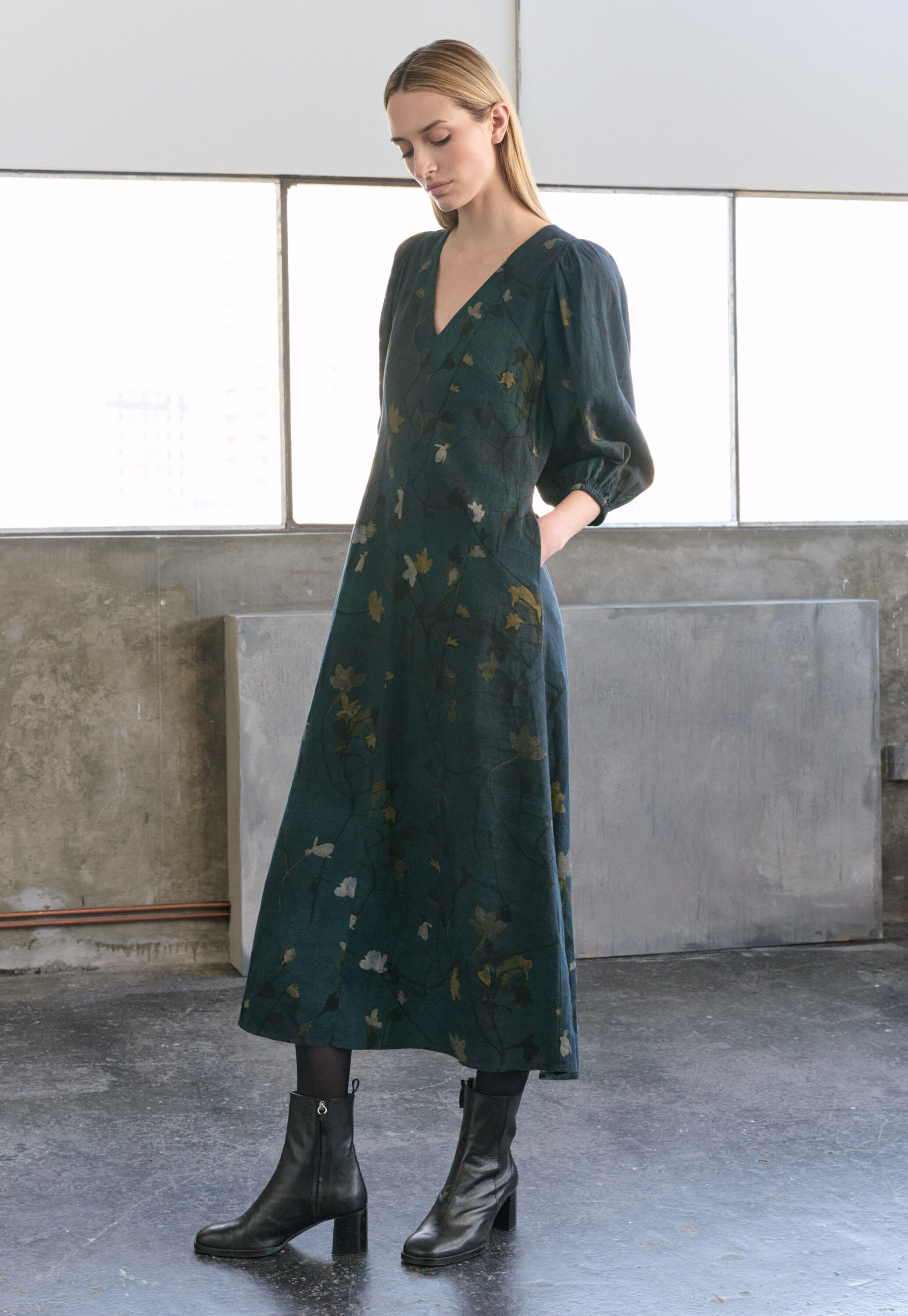 Print-Kleid mit au&szlig;enliegenden Abn&auml;hern, Dunkles Petrol, large