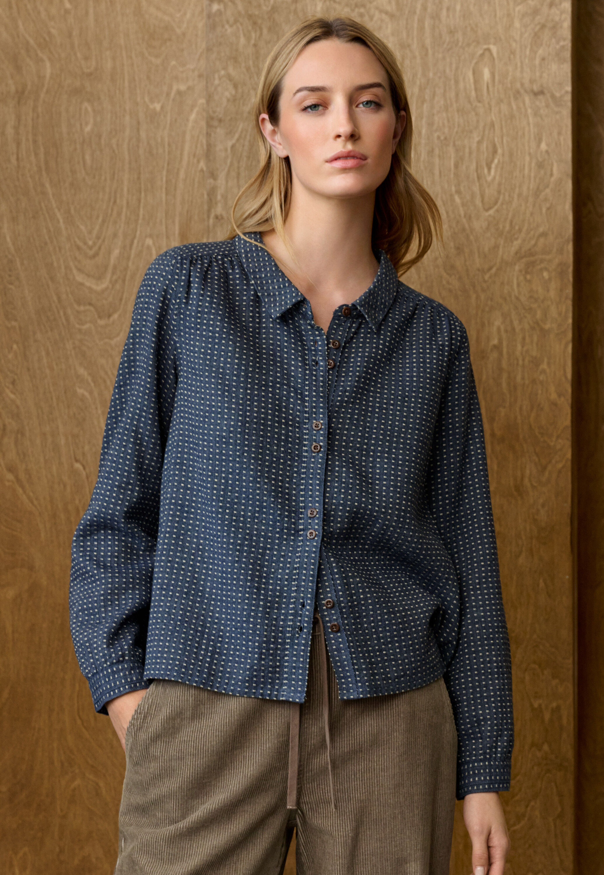 Bluse mit eingewebten Punkten, Zartes Indigo, large