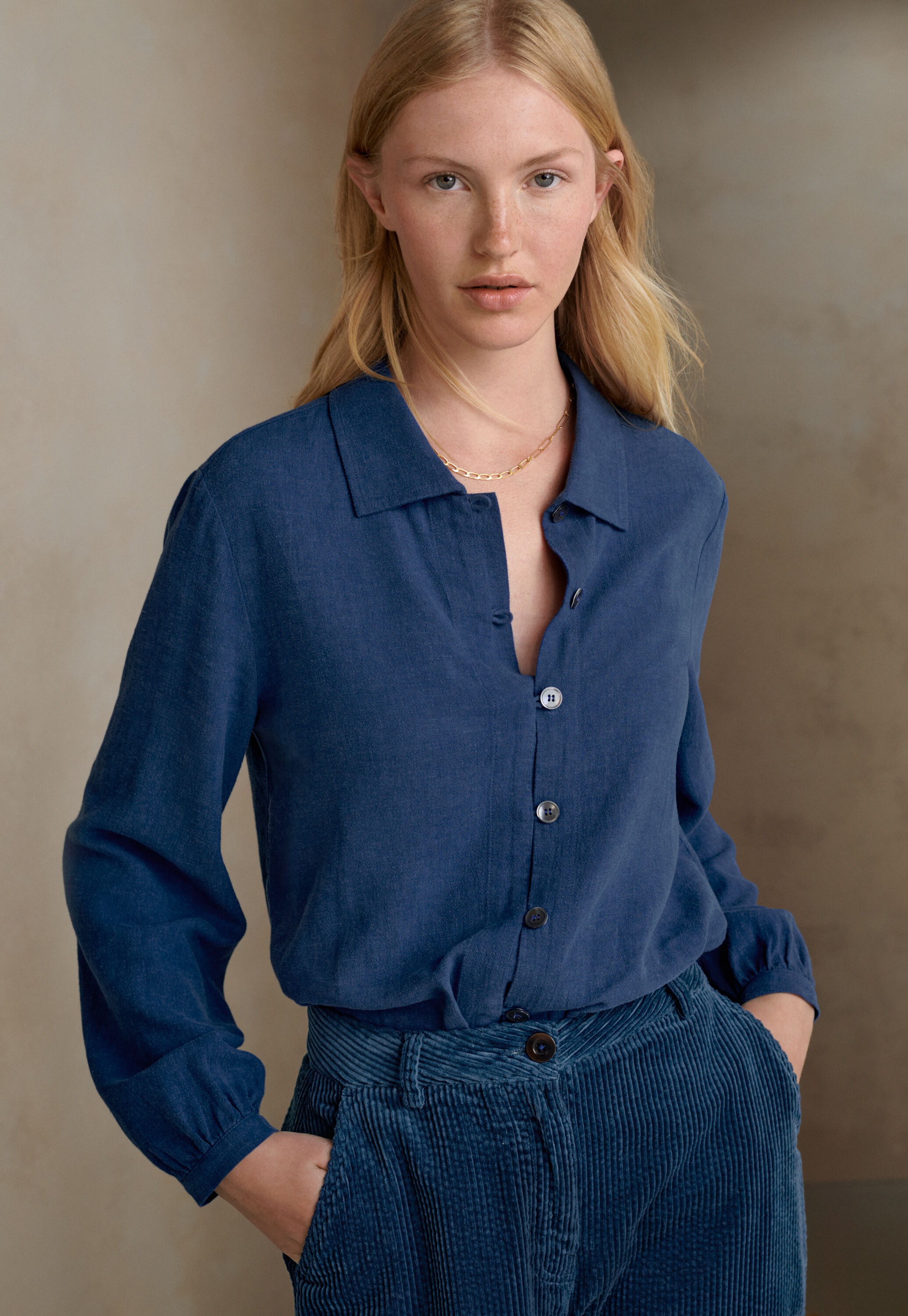 Bluse mit geschwungenen &Auml;rmeln