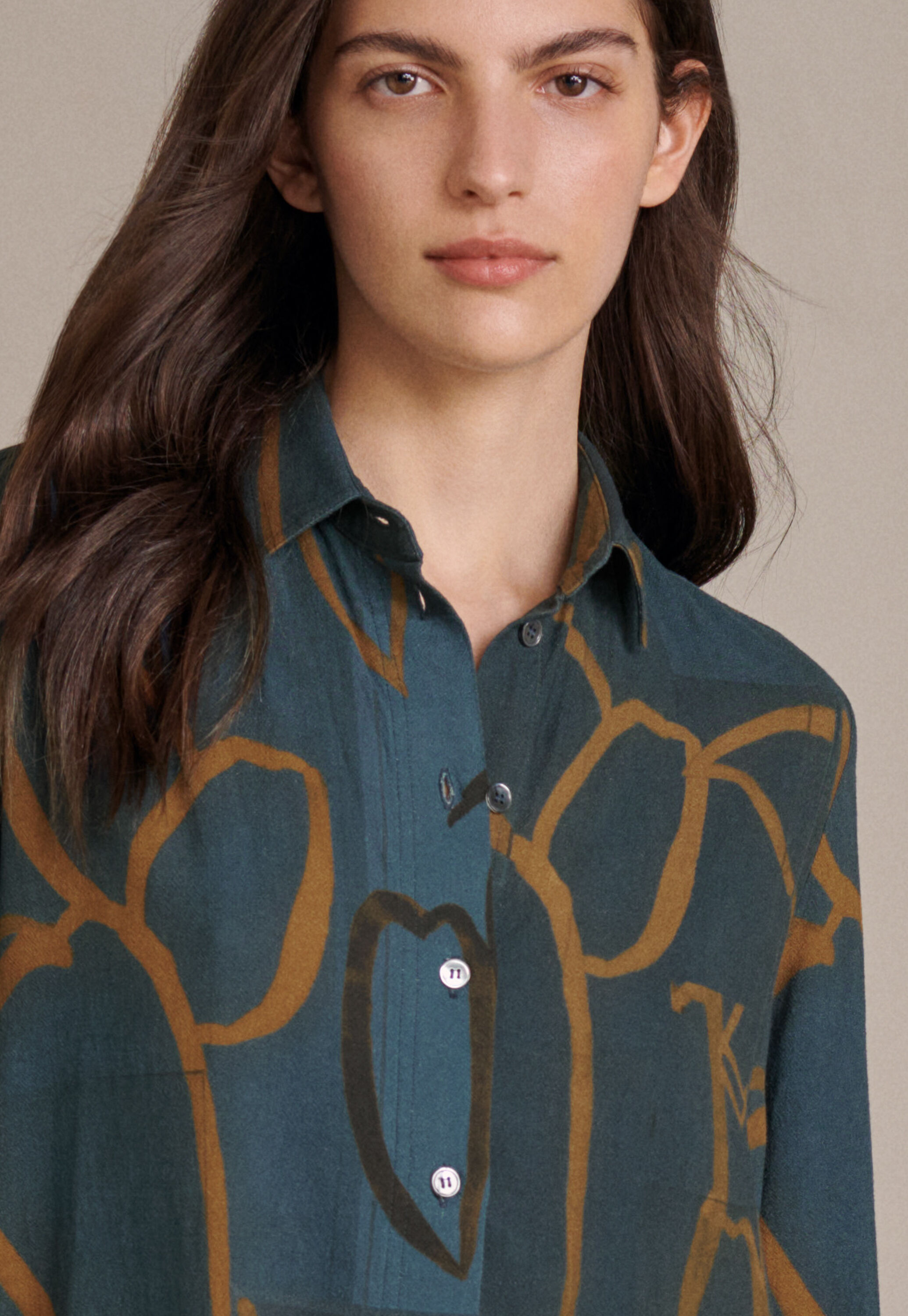 Bluse mit geschwungenen &Auml;rmeln