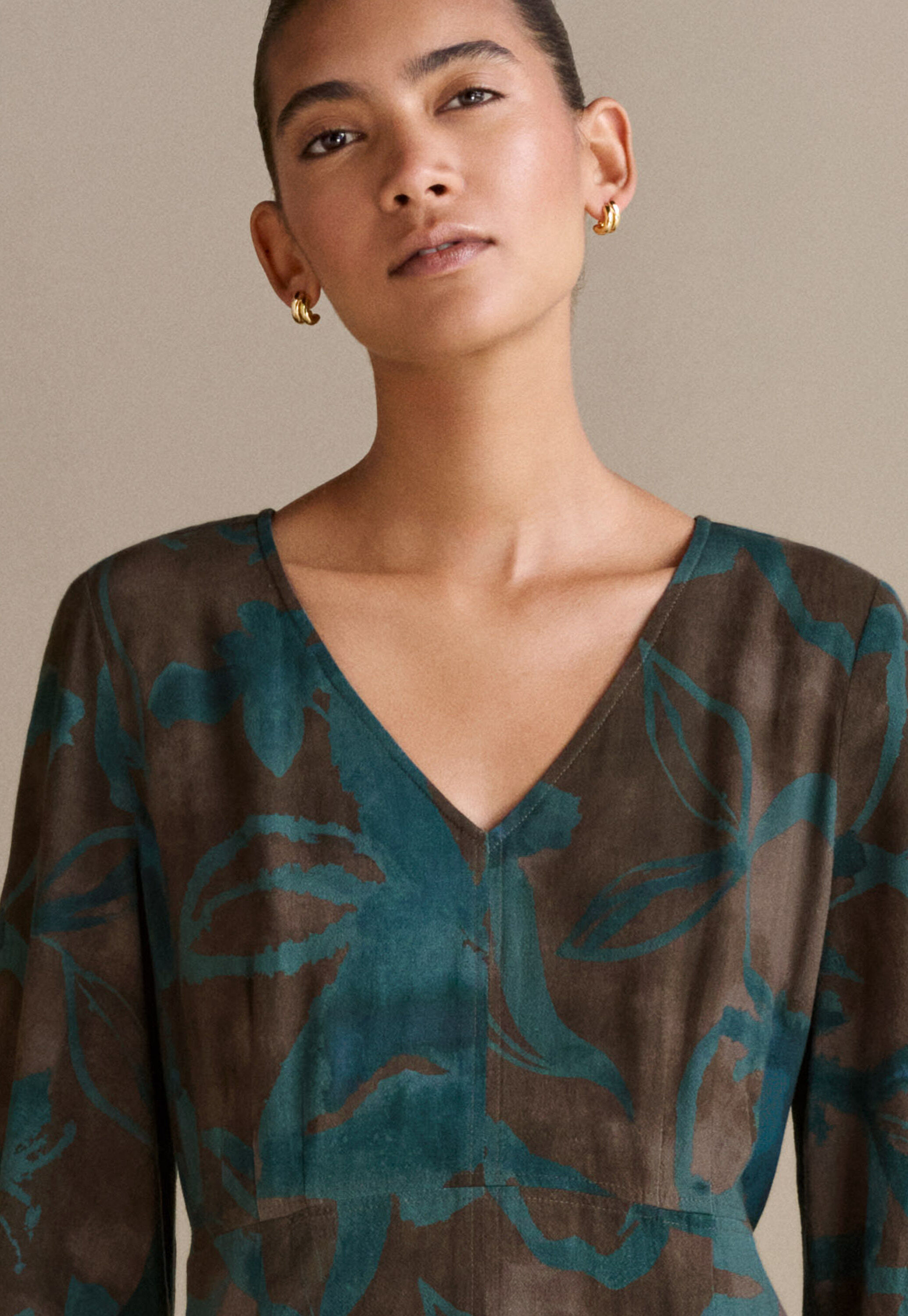 Bluse mit geschwungenen &Auml;rmeln