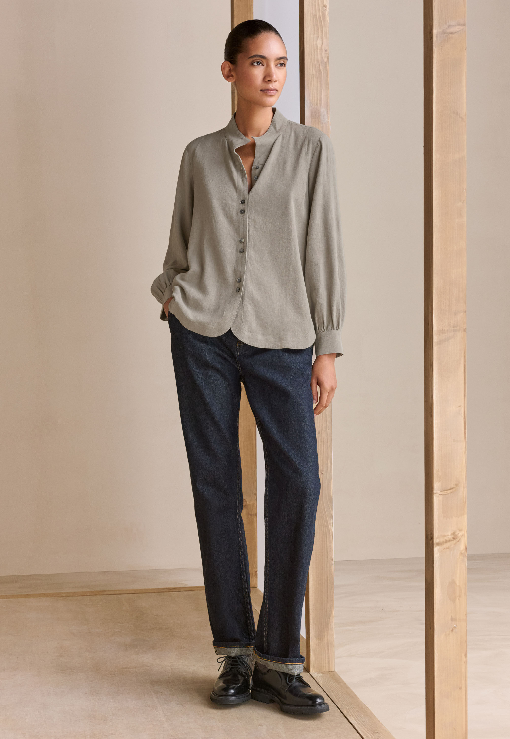 Bluse mit Trichterkragen