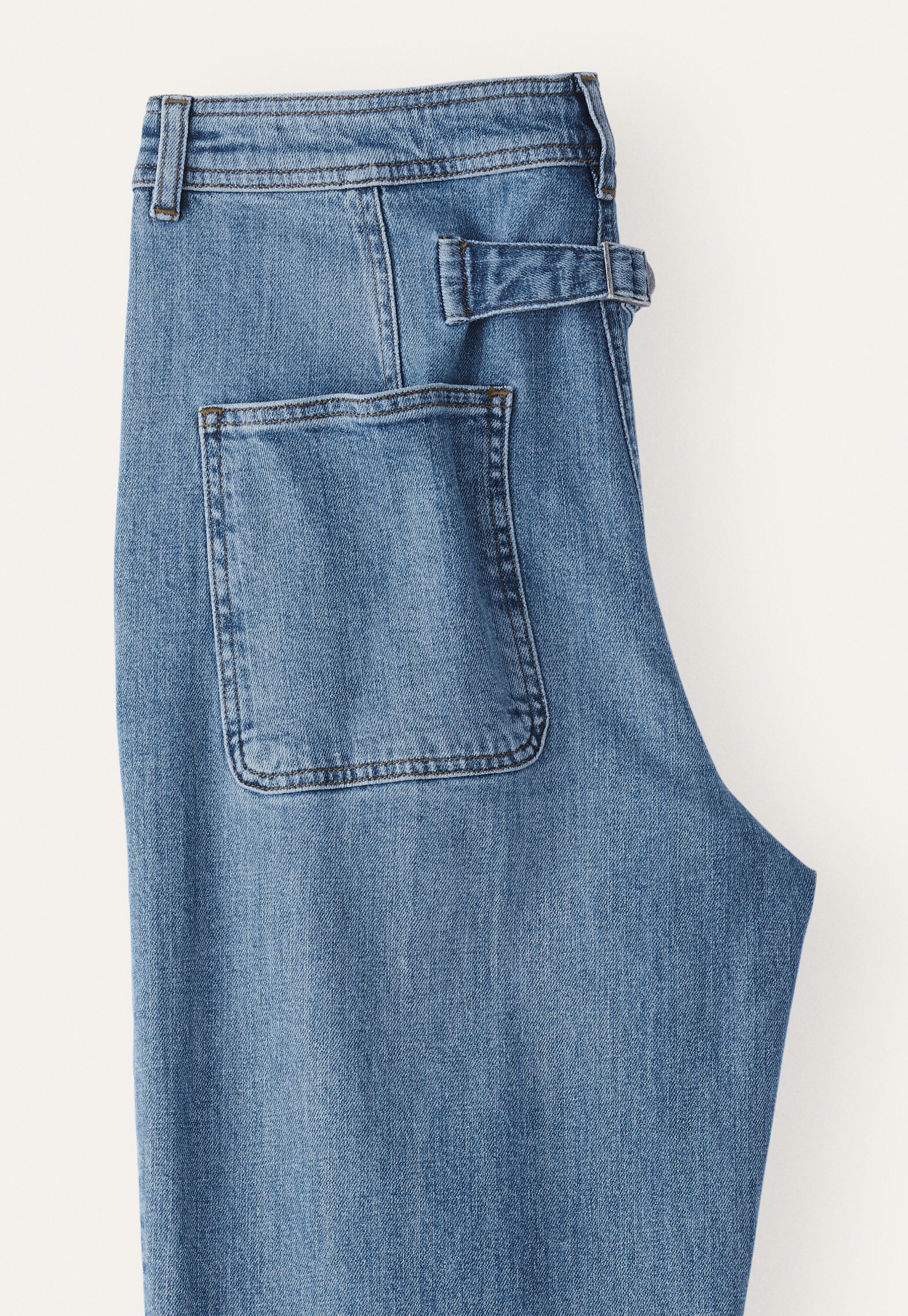 Indigo-gef&auml;rbte, k&uuml;rzere Jeans