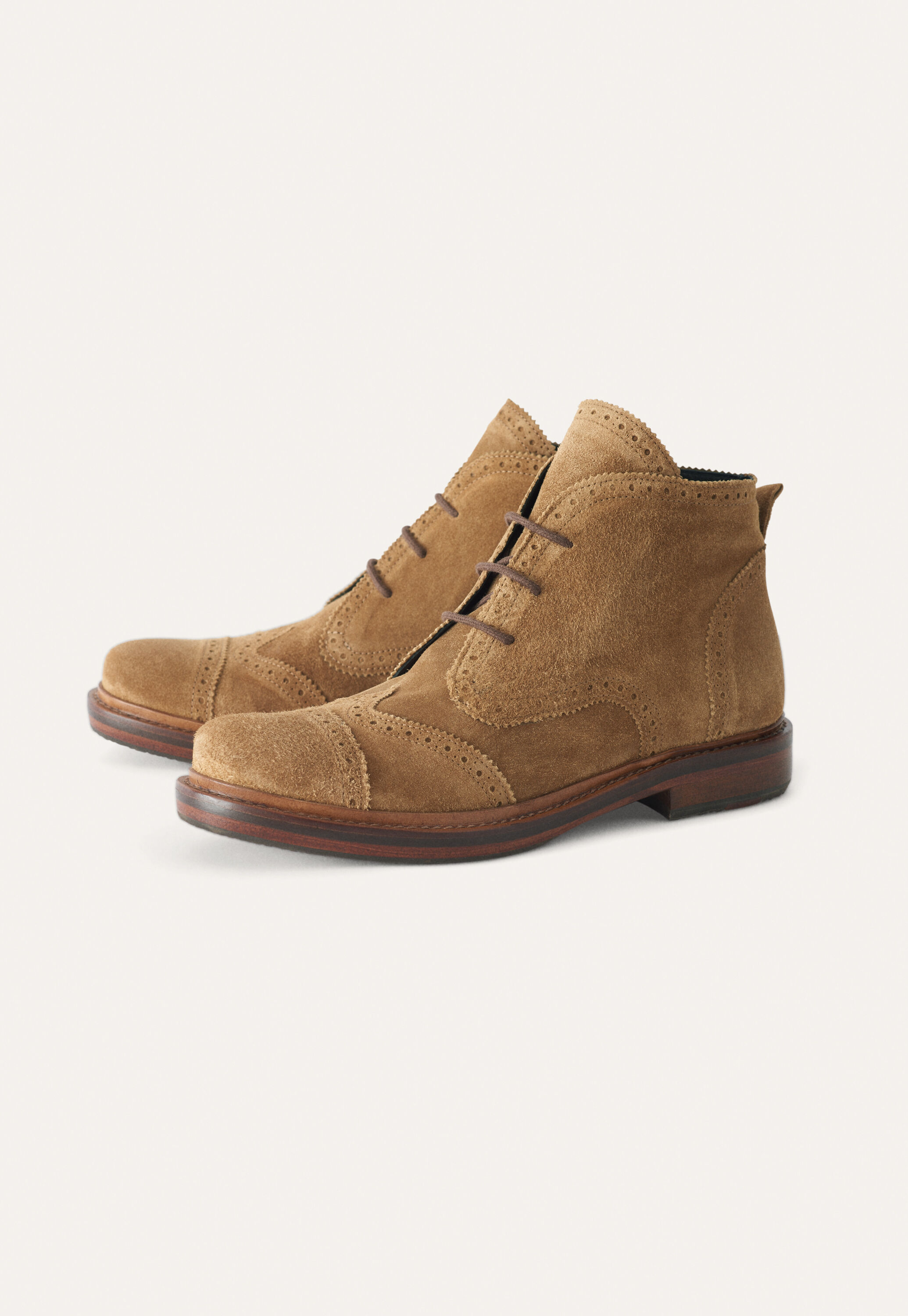Schn&uuml;rstiefel
