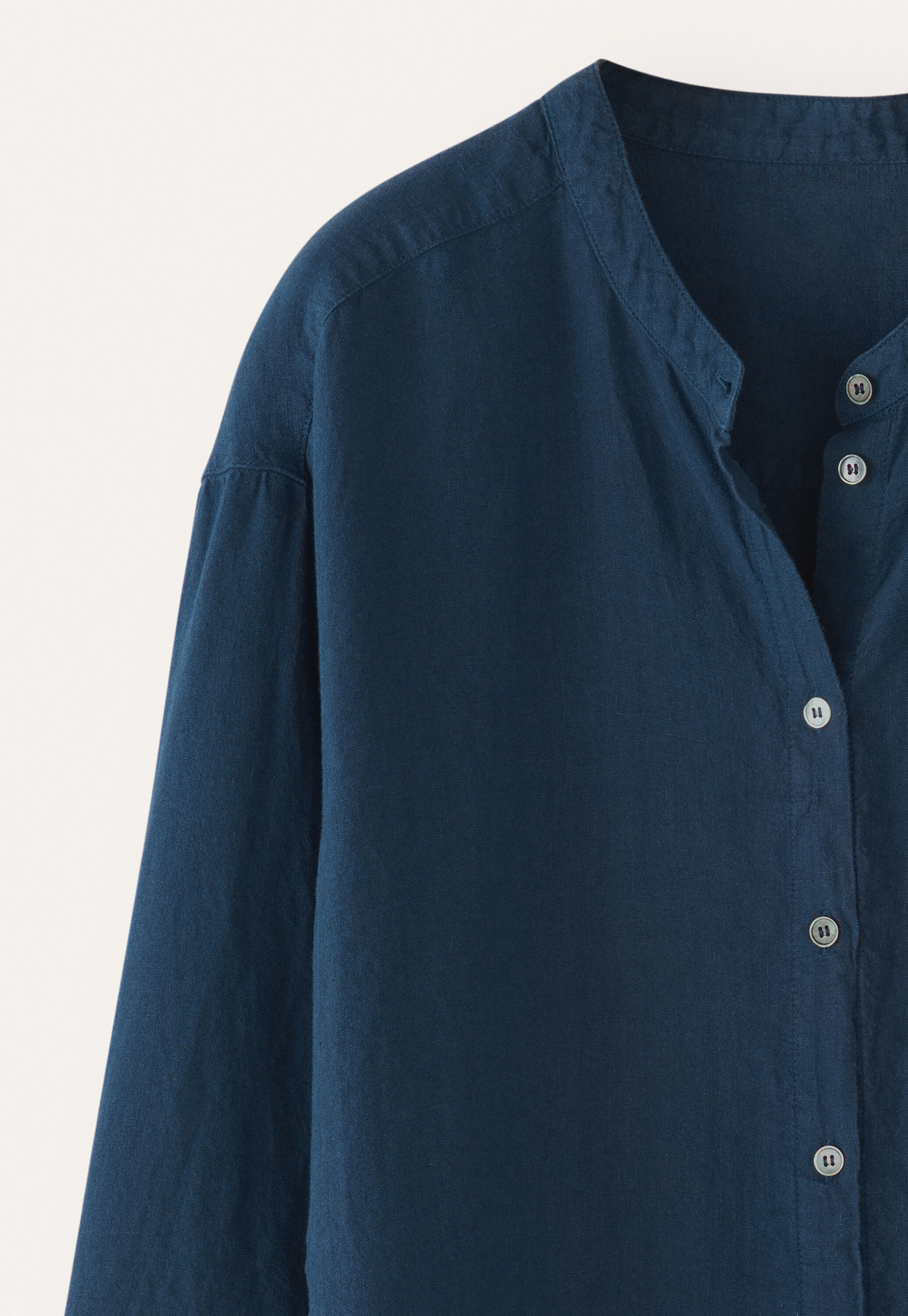 Bluse mit gekn&ouml;pften Seiten