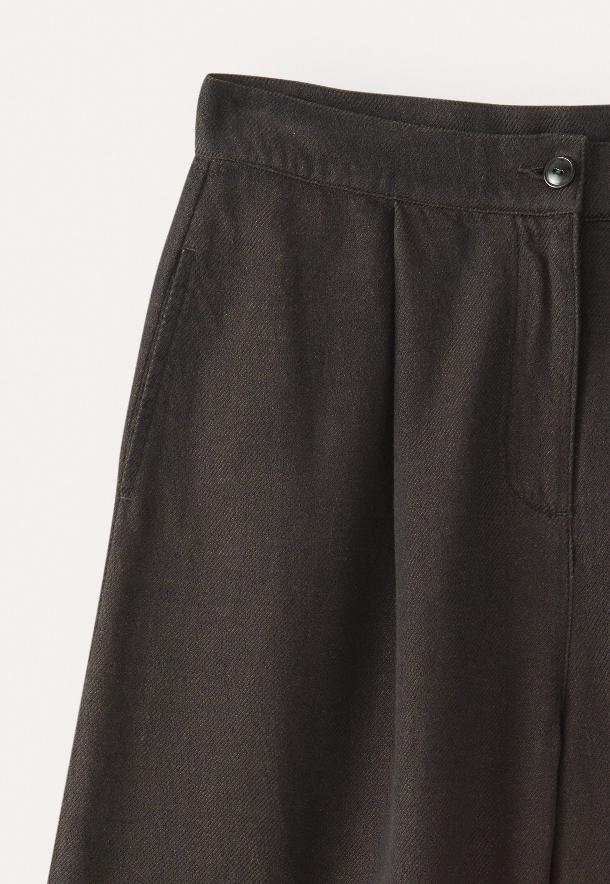 K&uuml;rzere, weite Hose