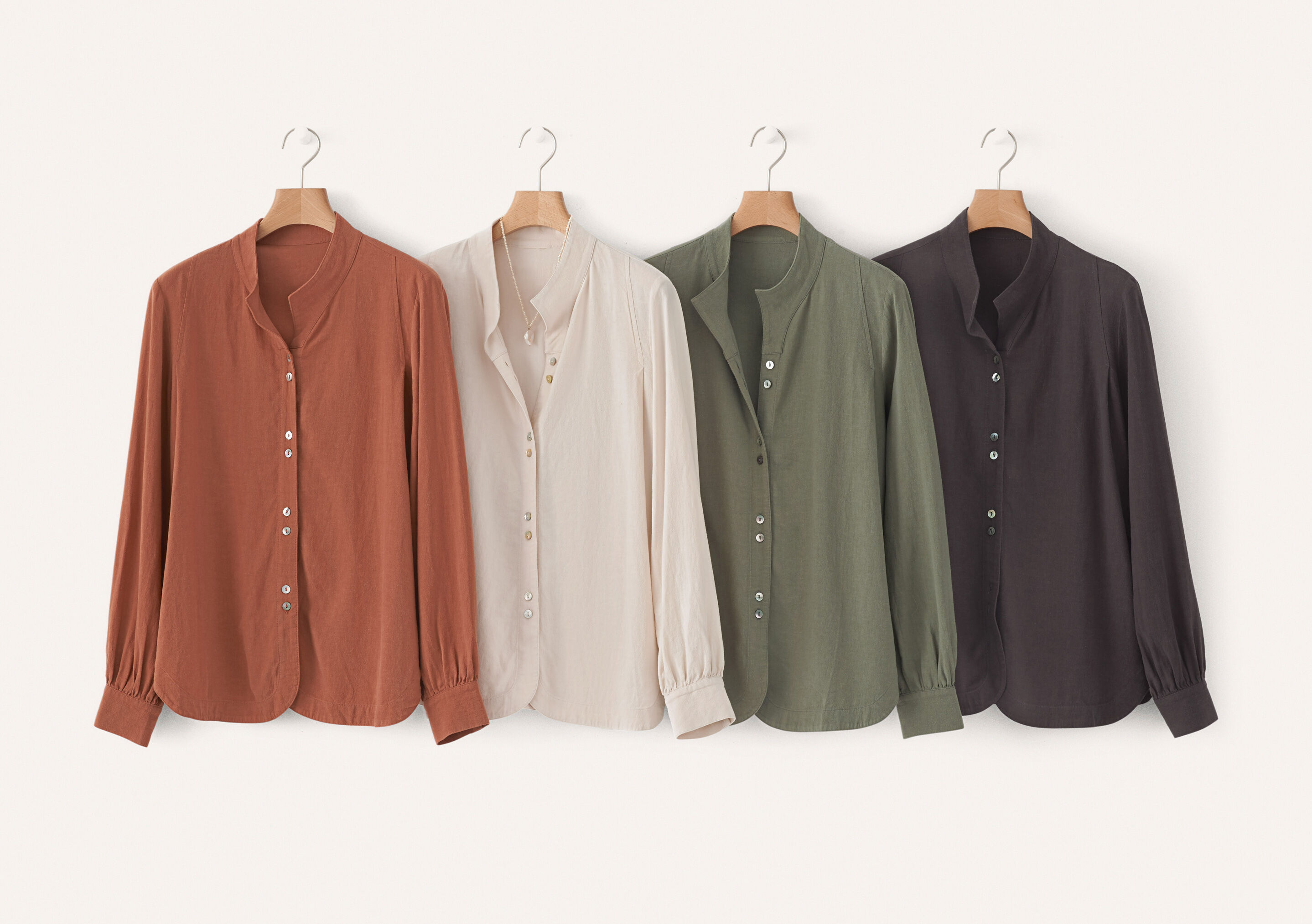 Bluse mit Trichterkragen