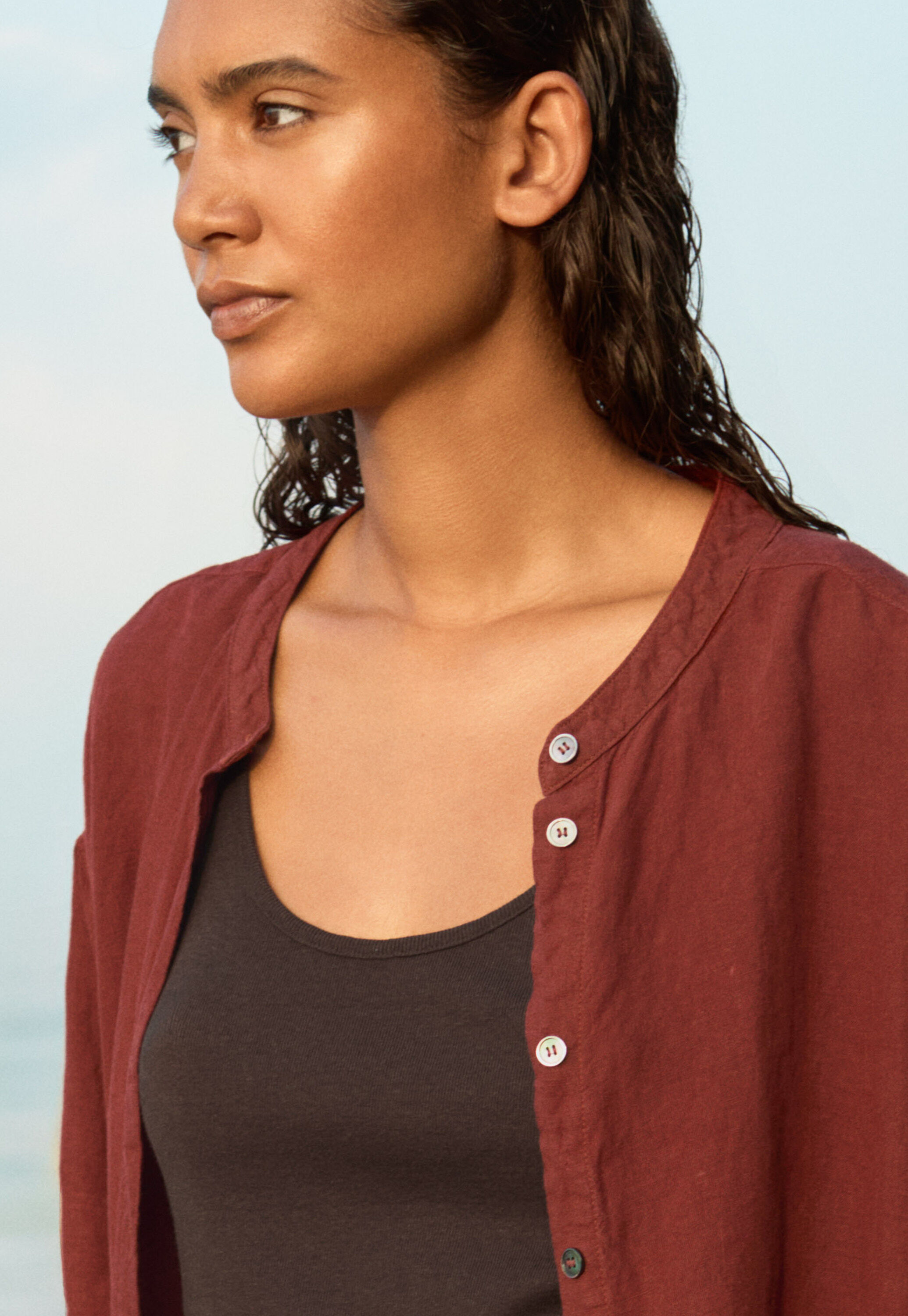 Bluse mit gekn&ouml;pften Seiten