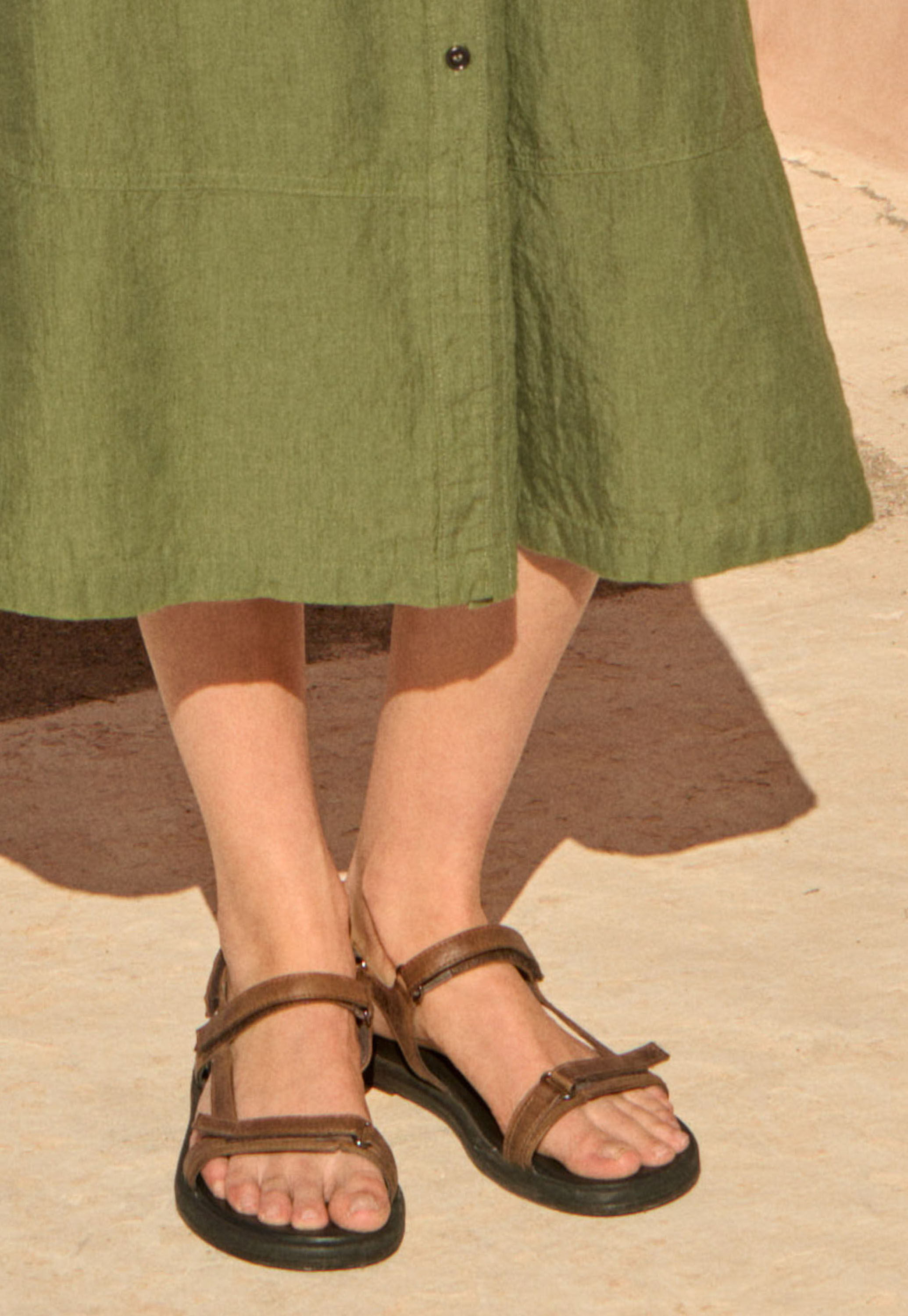 Sandalen mit Klettverschlussriemen
