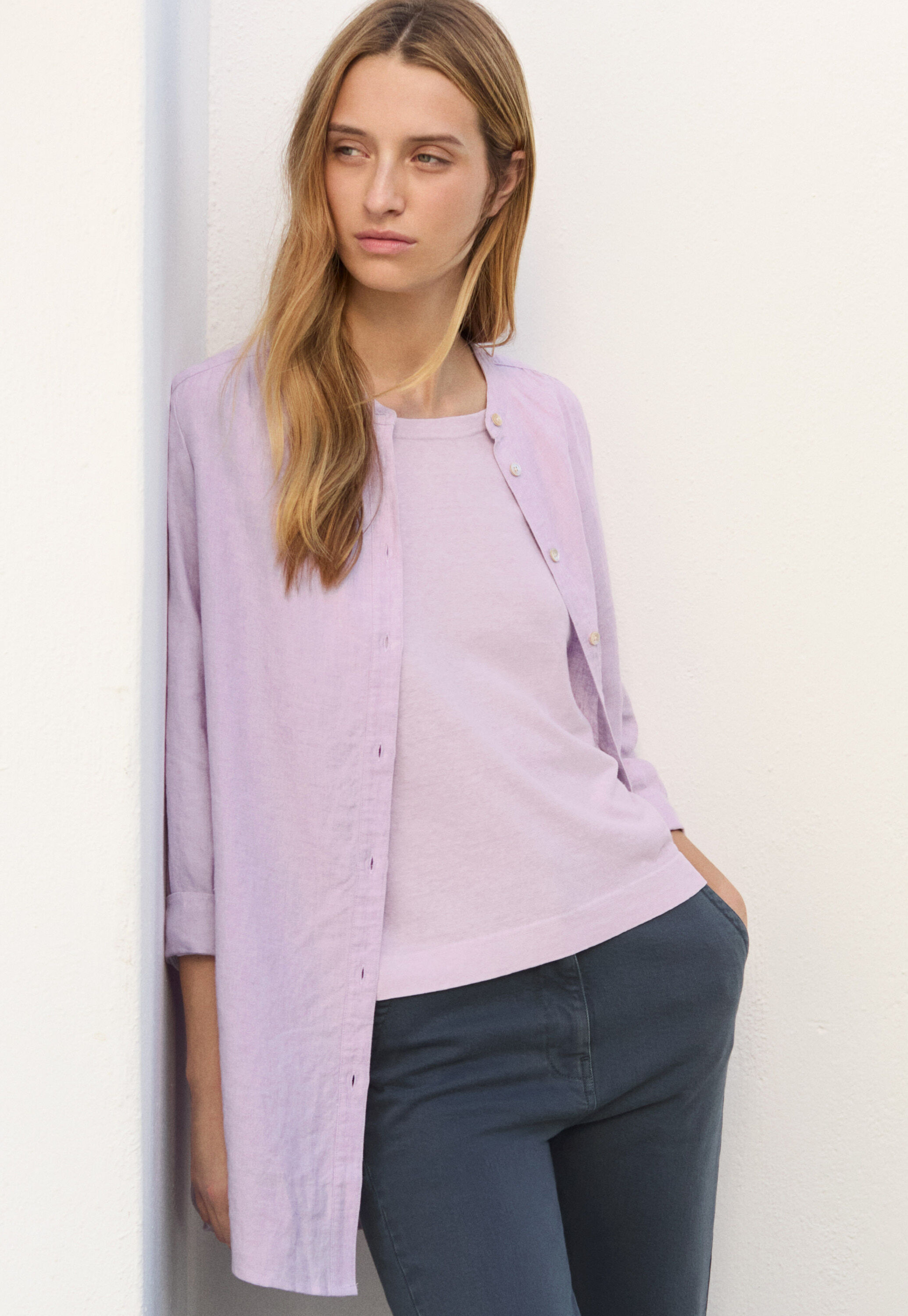 Lange Bluse mit geschwungenem Saum