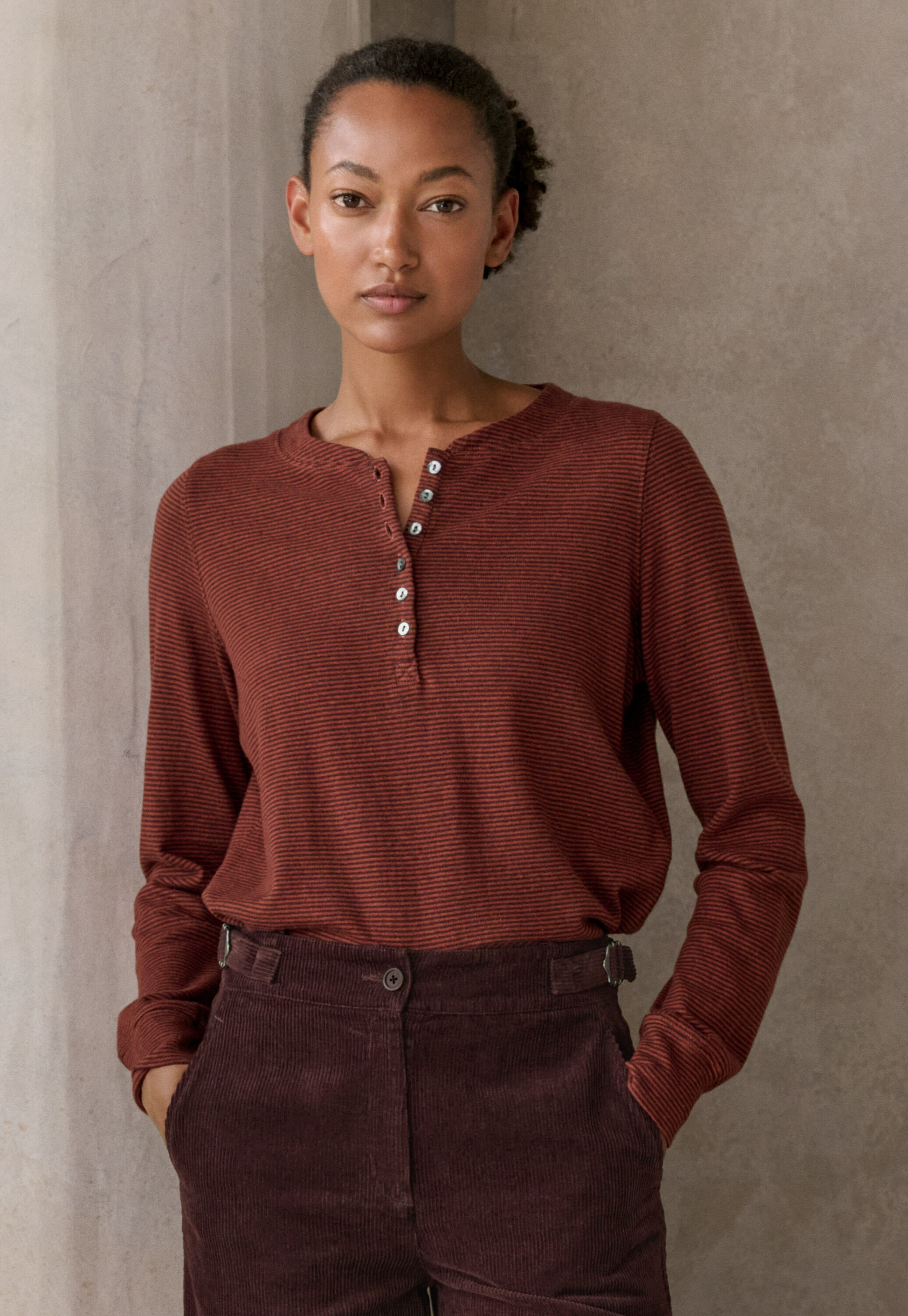 Gestreiftes Henley-Top