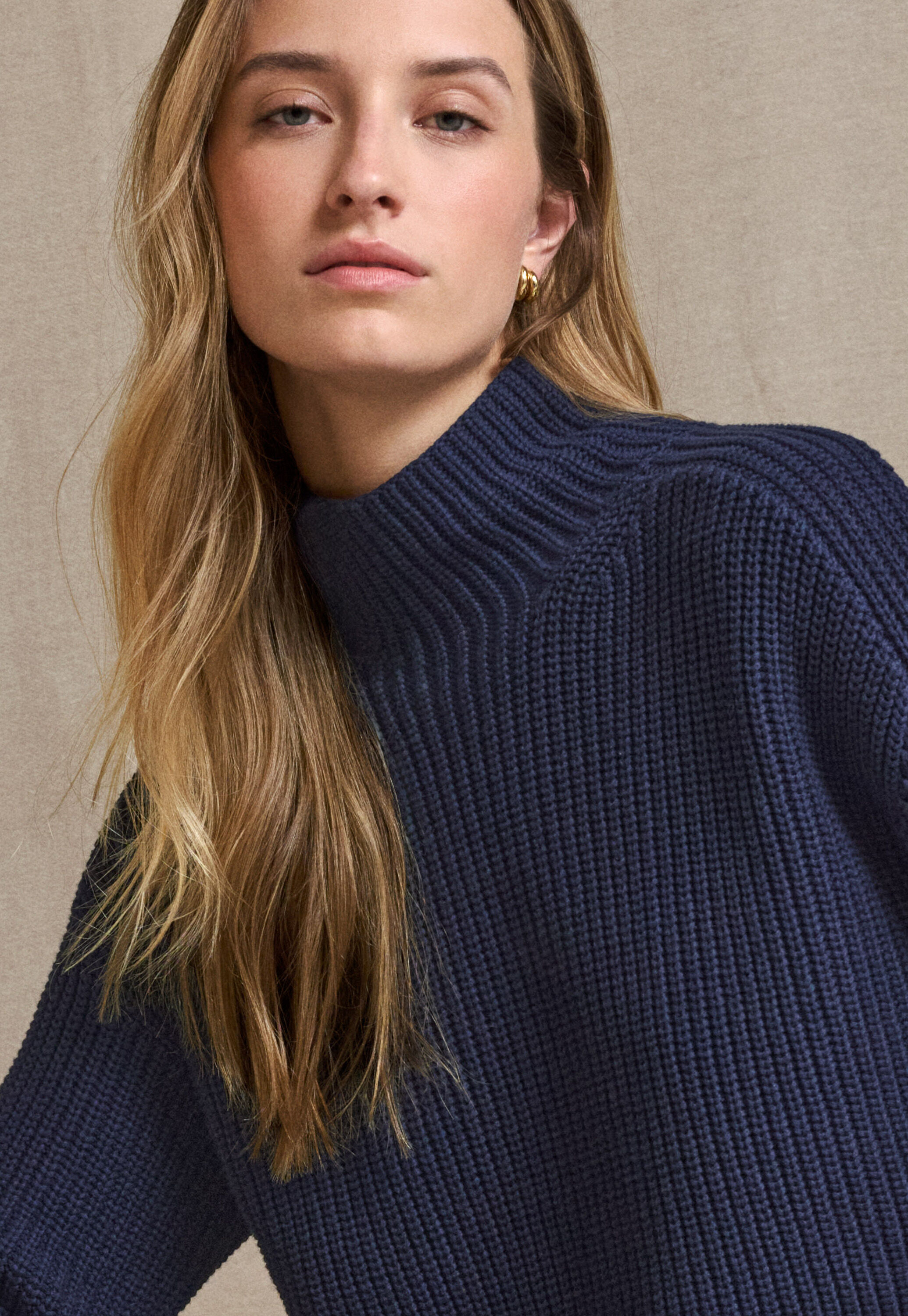 Pullover mit Trichterkragen