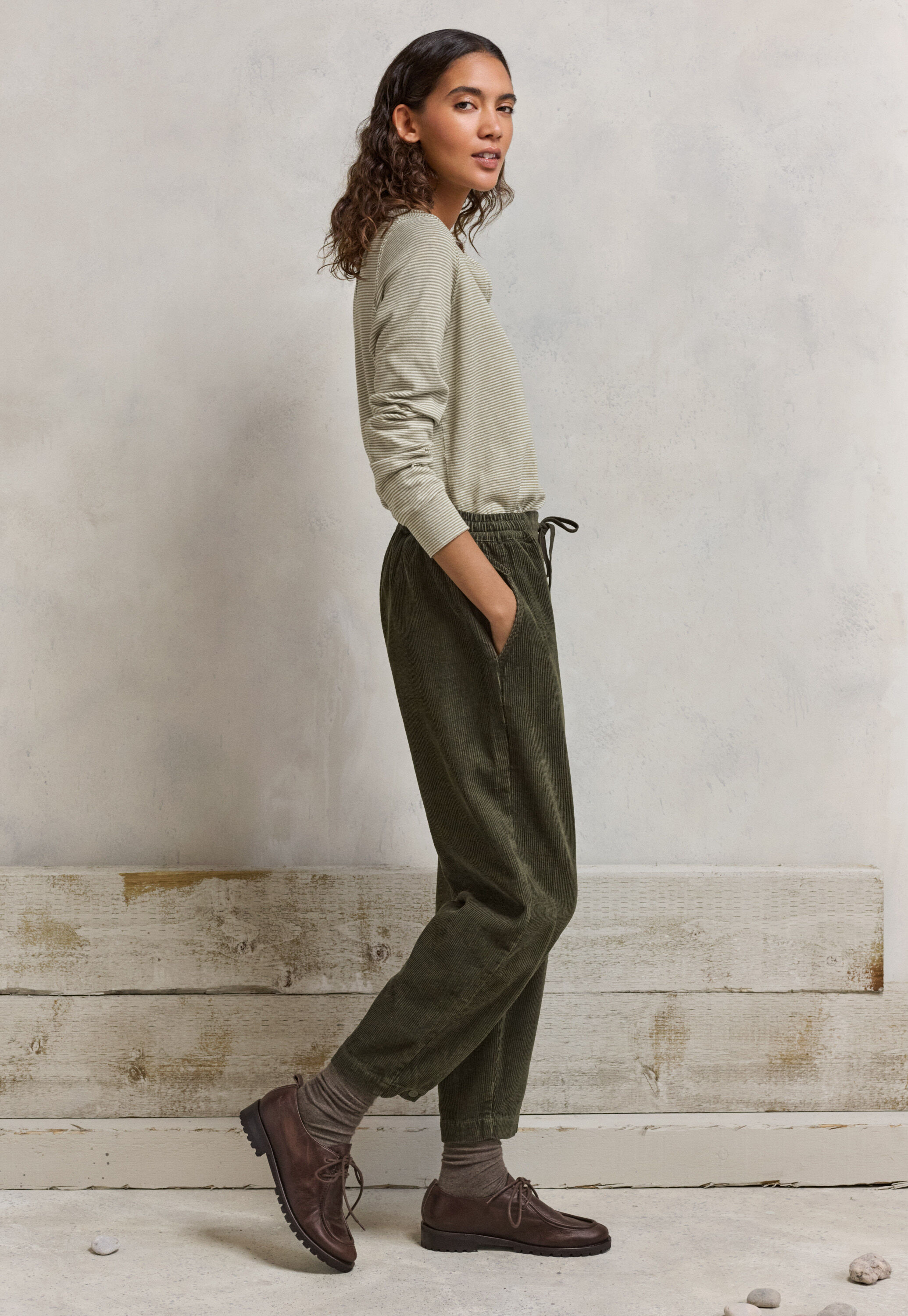 Schmal zulaufende Hose