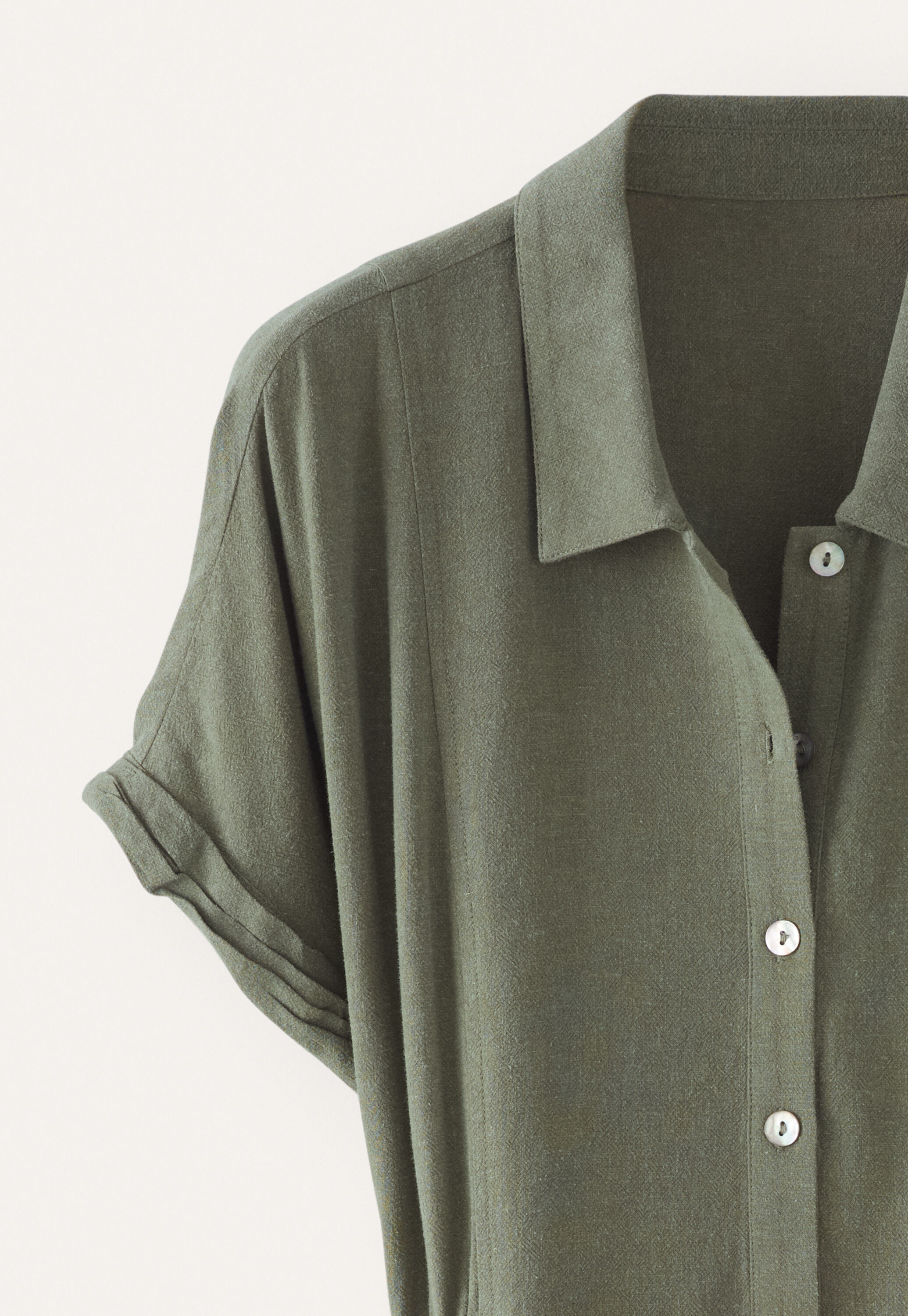 Kurzes Kleid mit Kragen