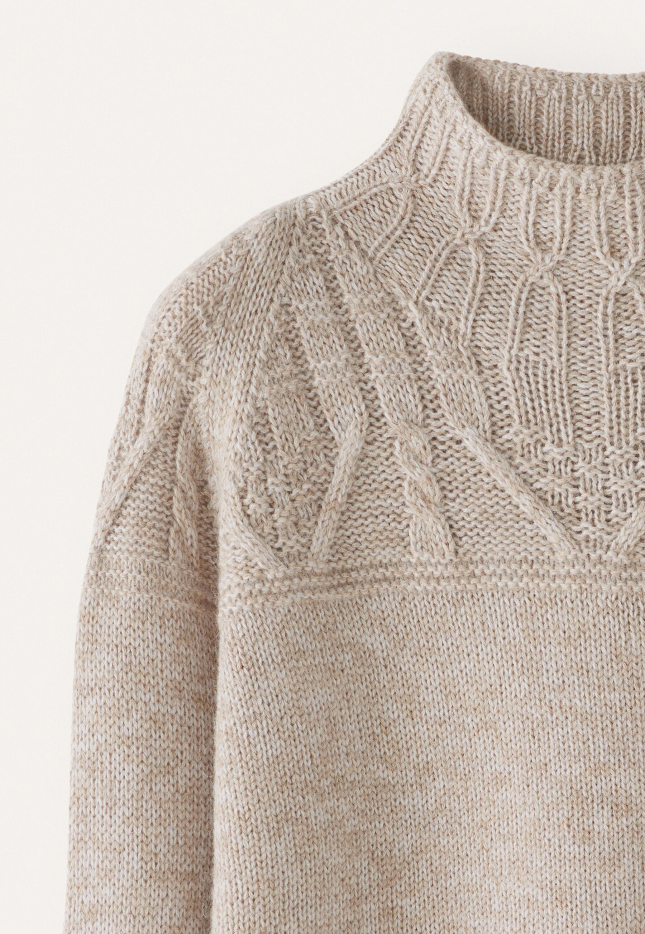 Pullover mit Zopfmusterpasse