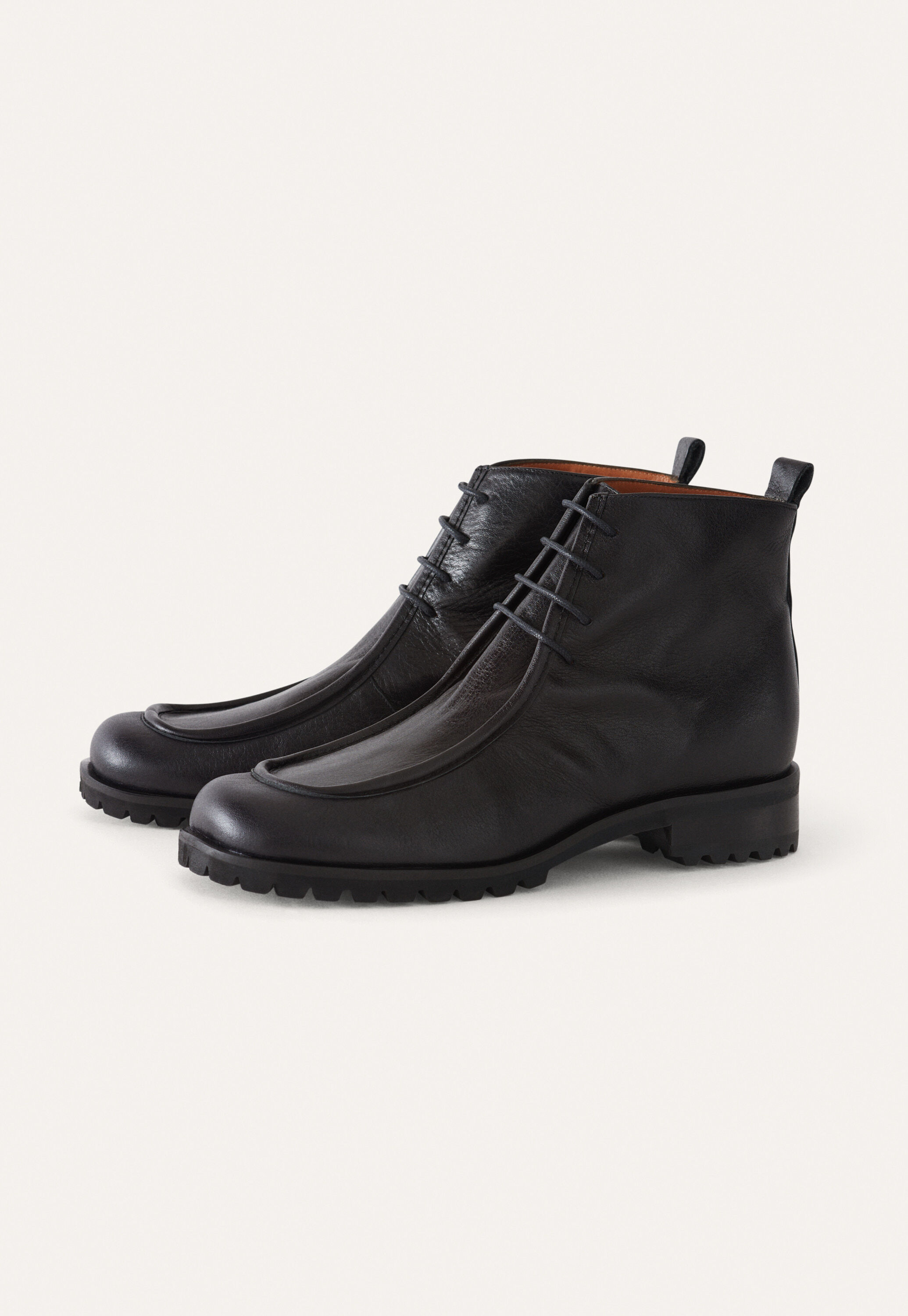 Schn&uuml;rstiefel