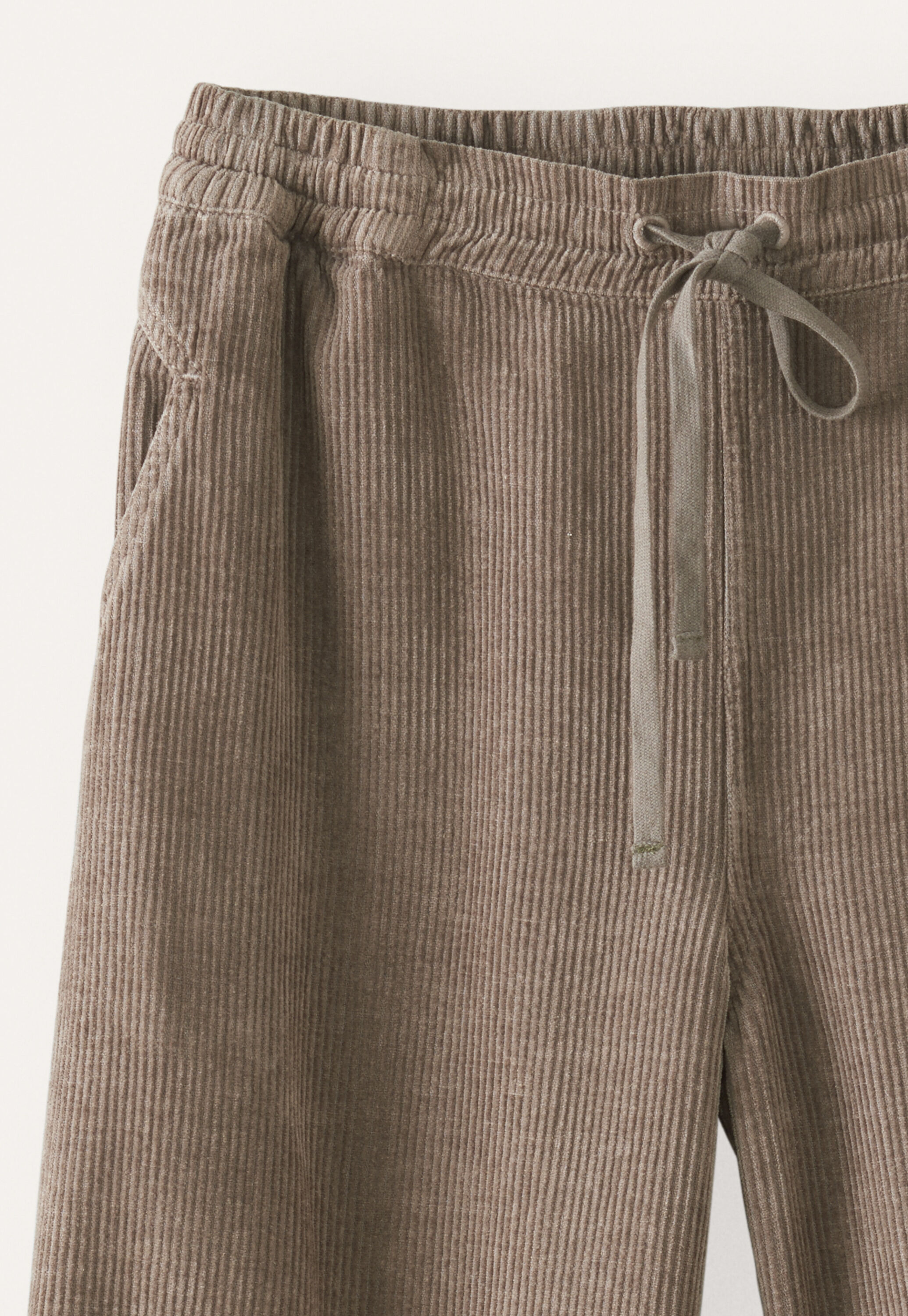 Schmal zulaufende Hose