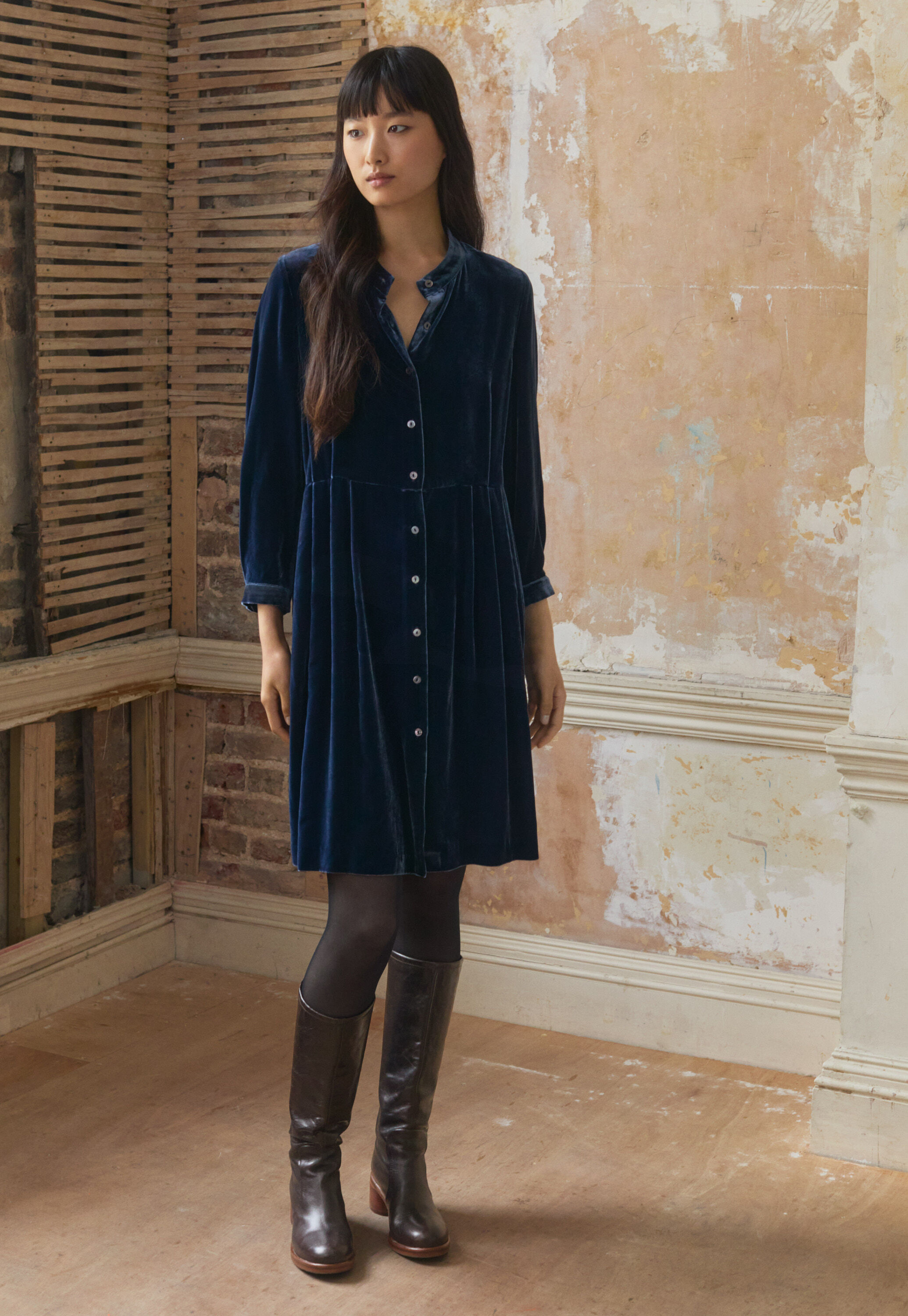 Kleid mit Taillenfalten