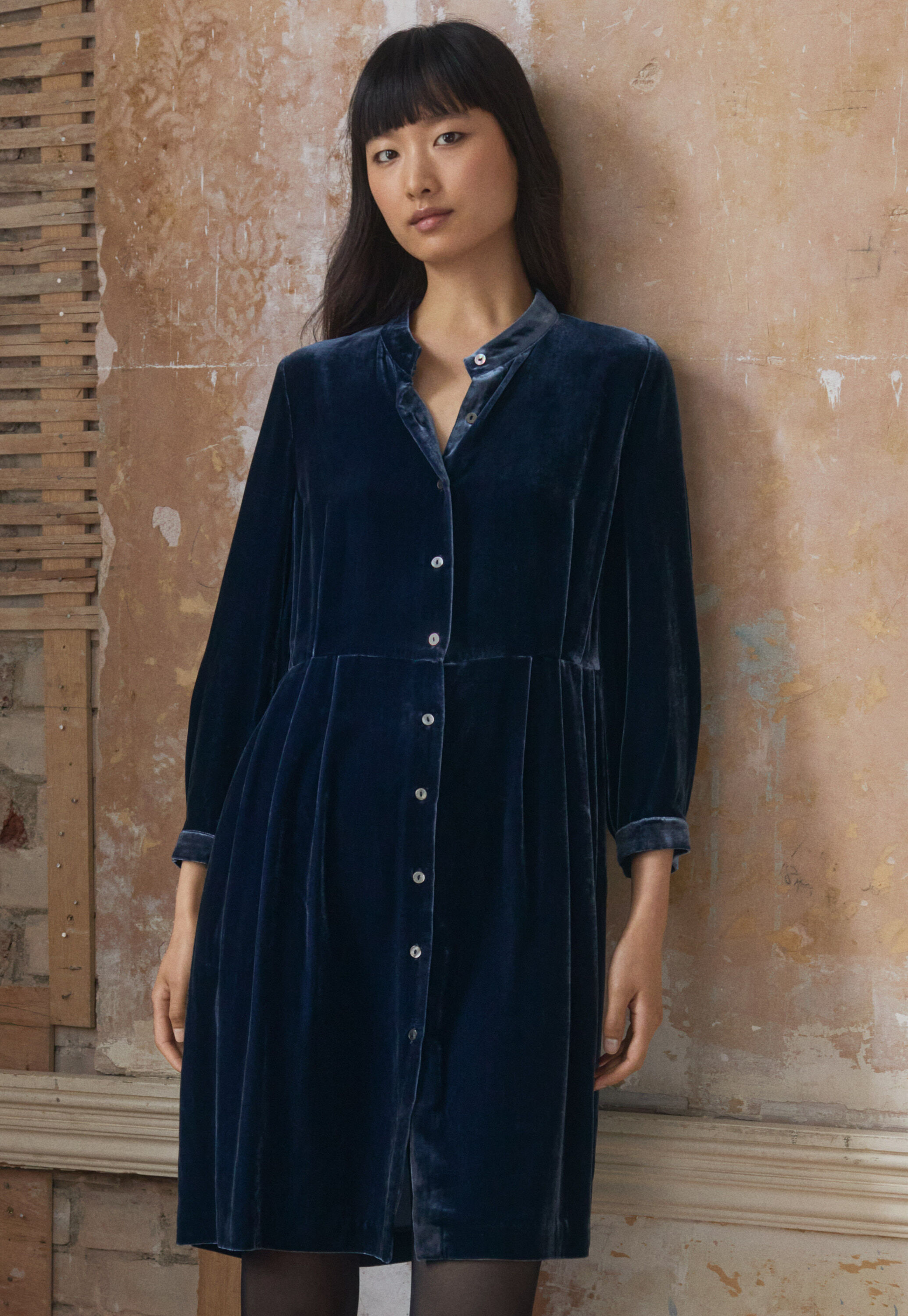 Kleid mit Taillenfalten