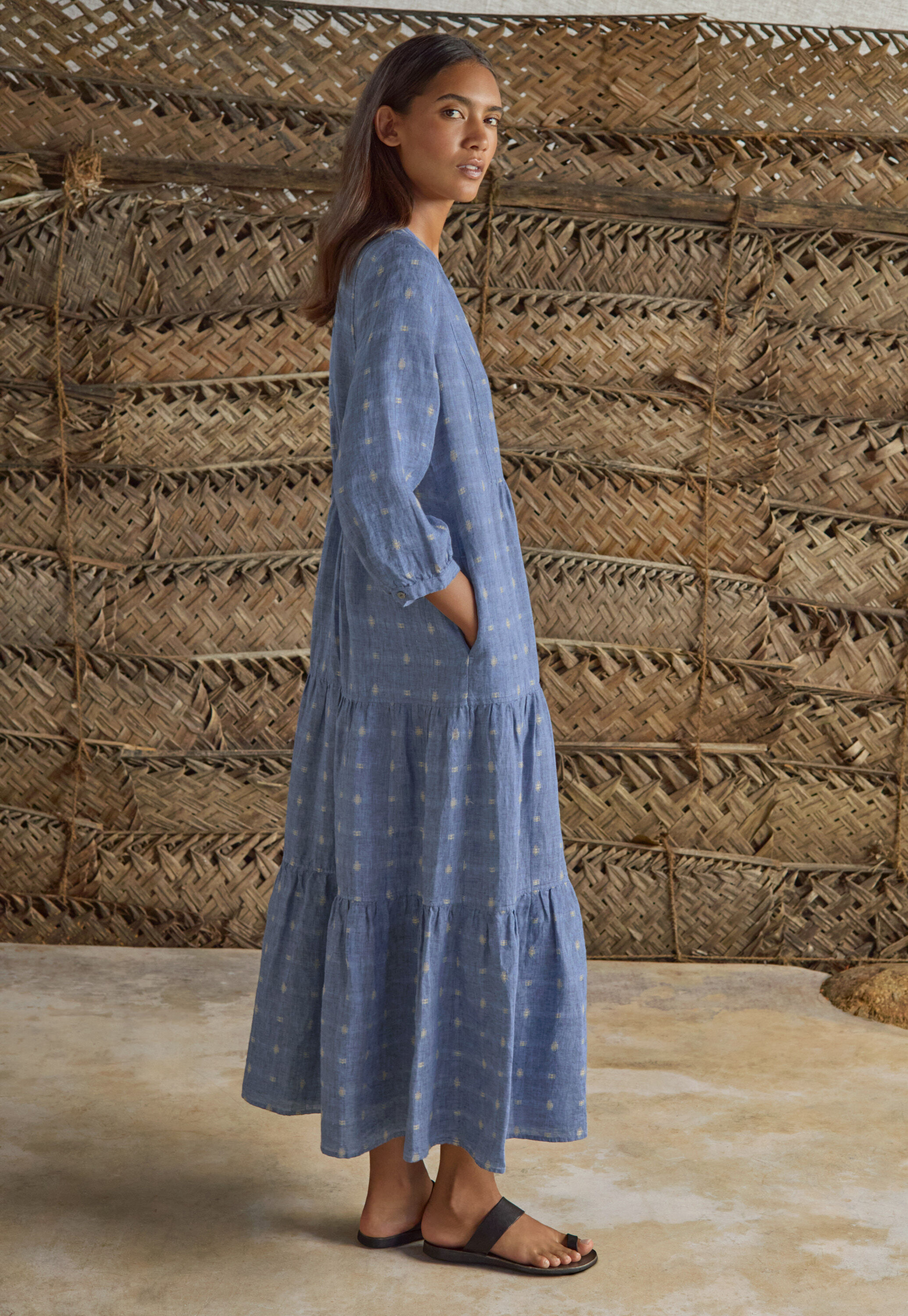 Kleid aus geklipptem Dobby-Gewebe