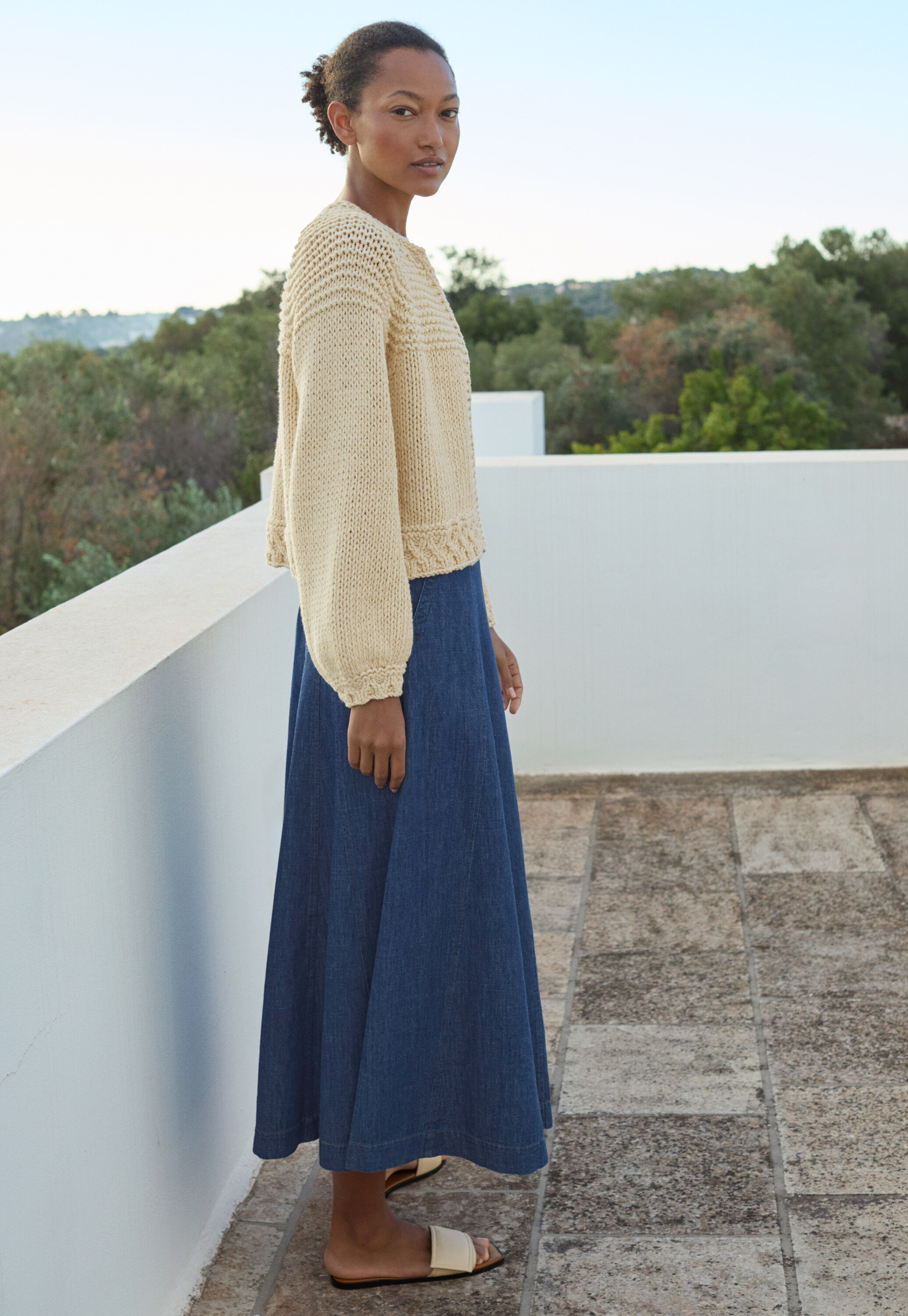 Indigo-gef&auml;rbter Rock mit Godets