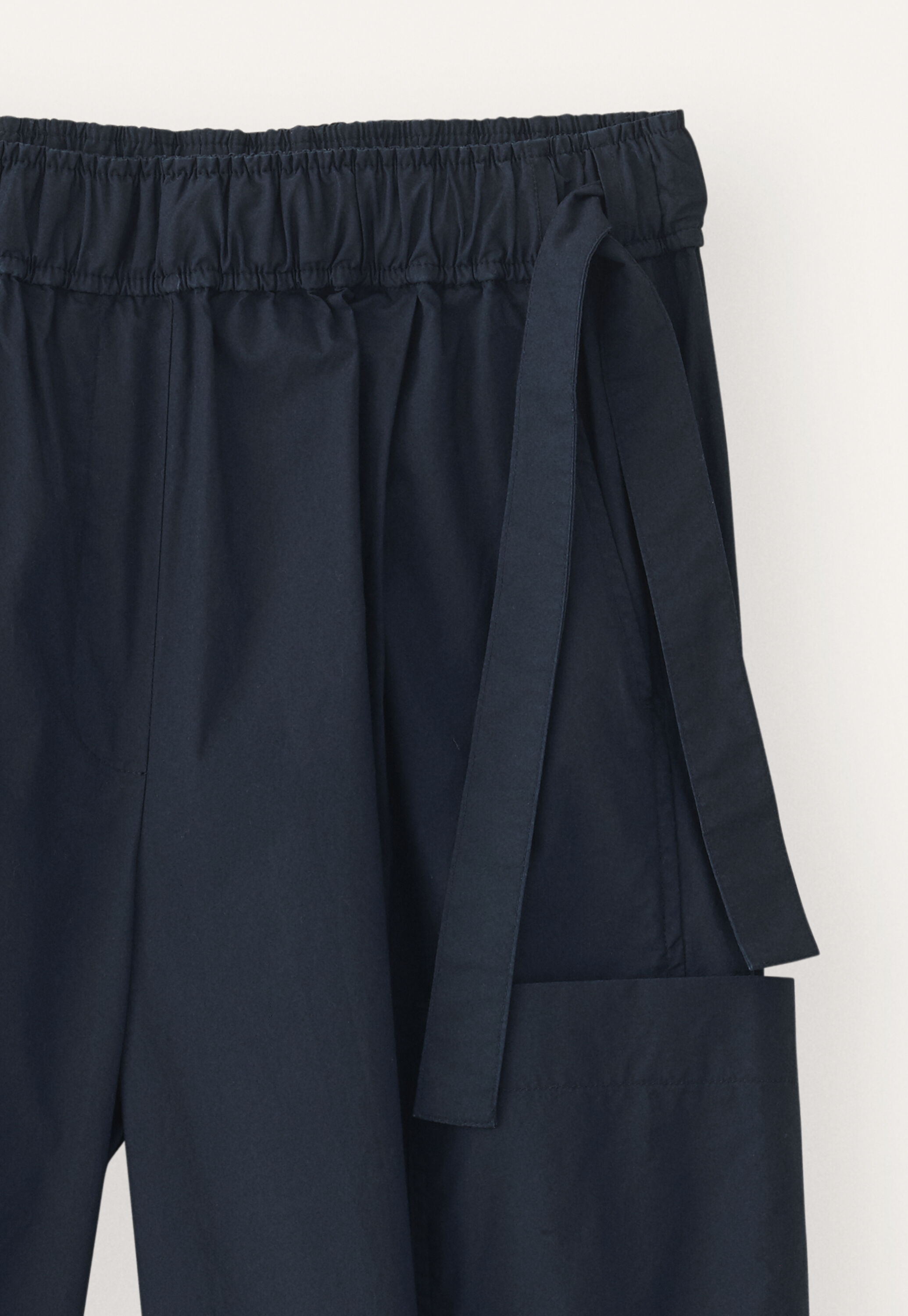 K&uuml;rzer geschnittene Schlupfhose