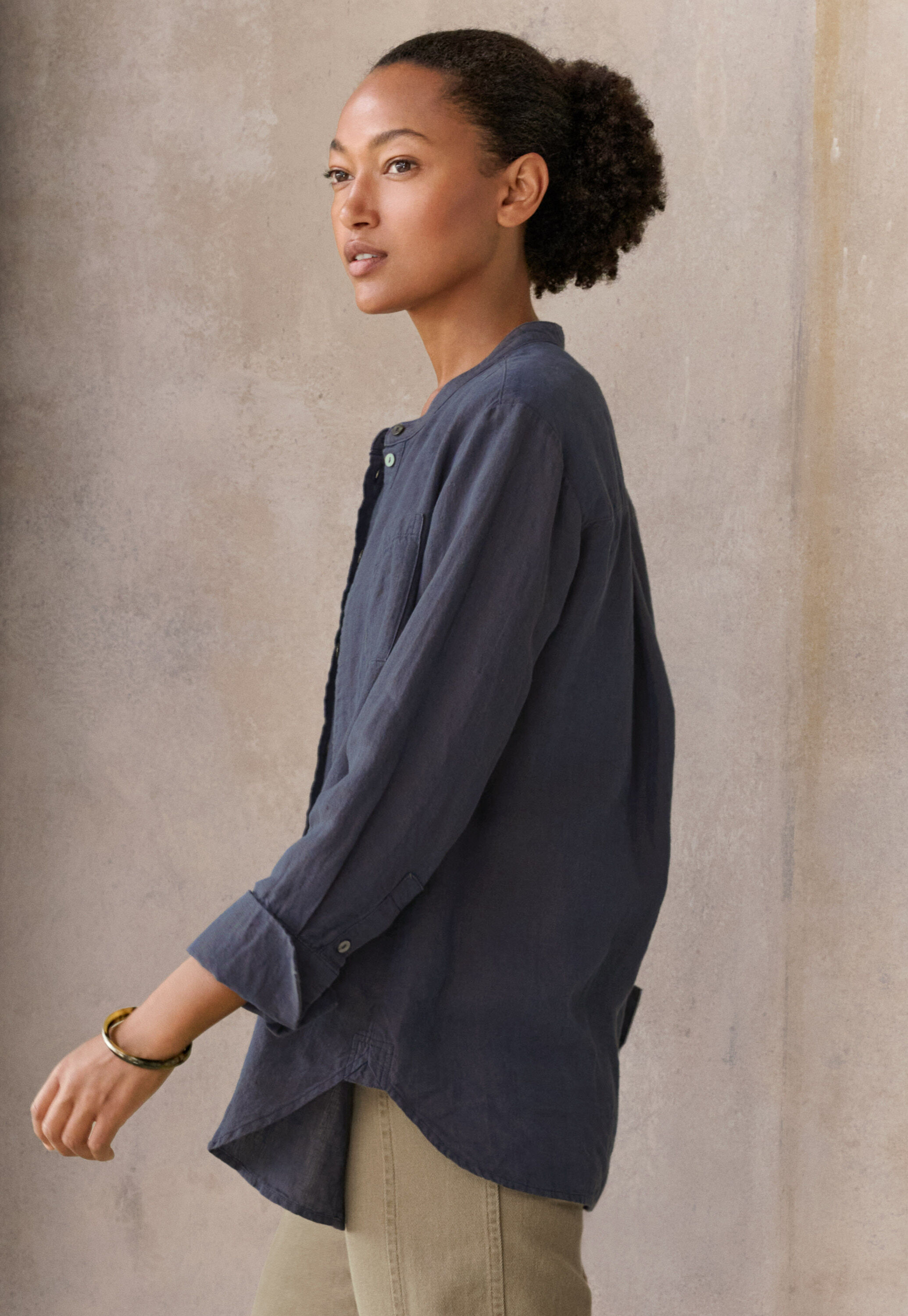 Lange Bluse mit Latzeinsatz