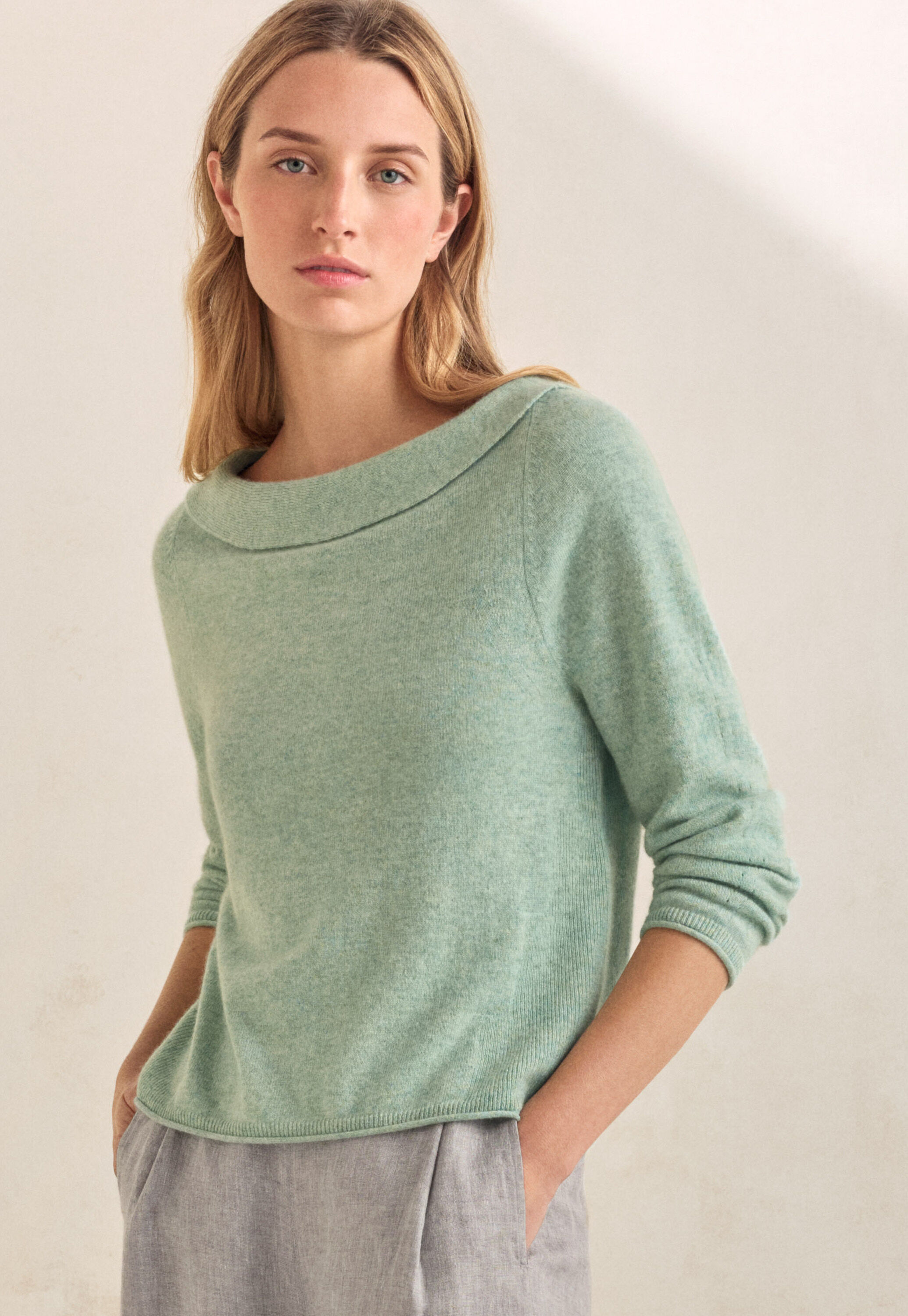 Pullover mit U-Boot-Kragen