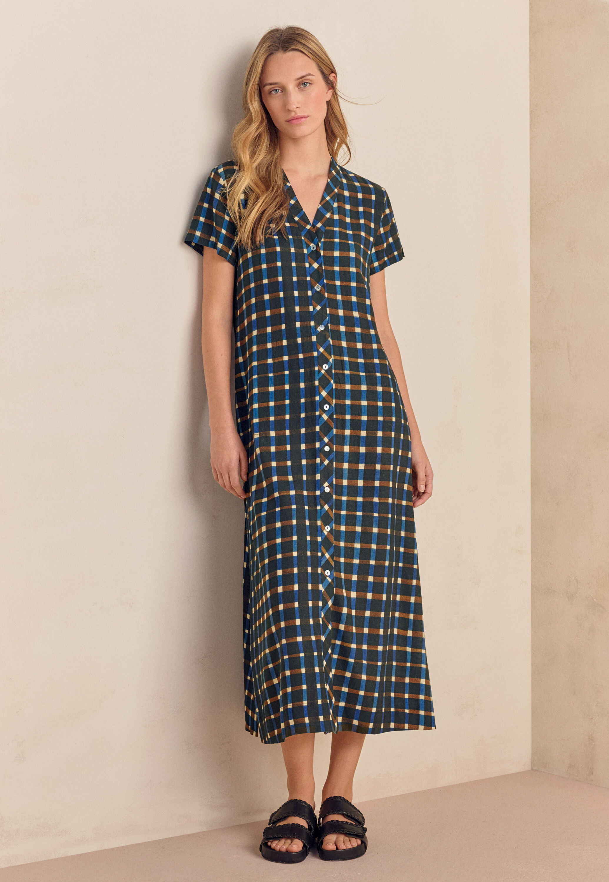 Durchgekn&ouml;pftes, bedrucktes Kleid