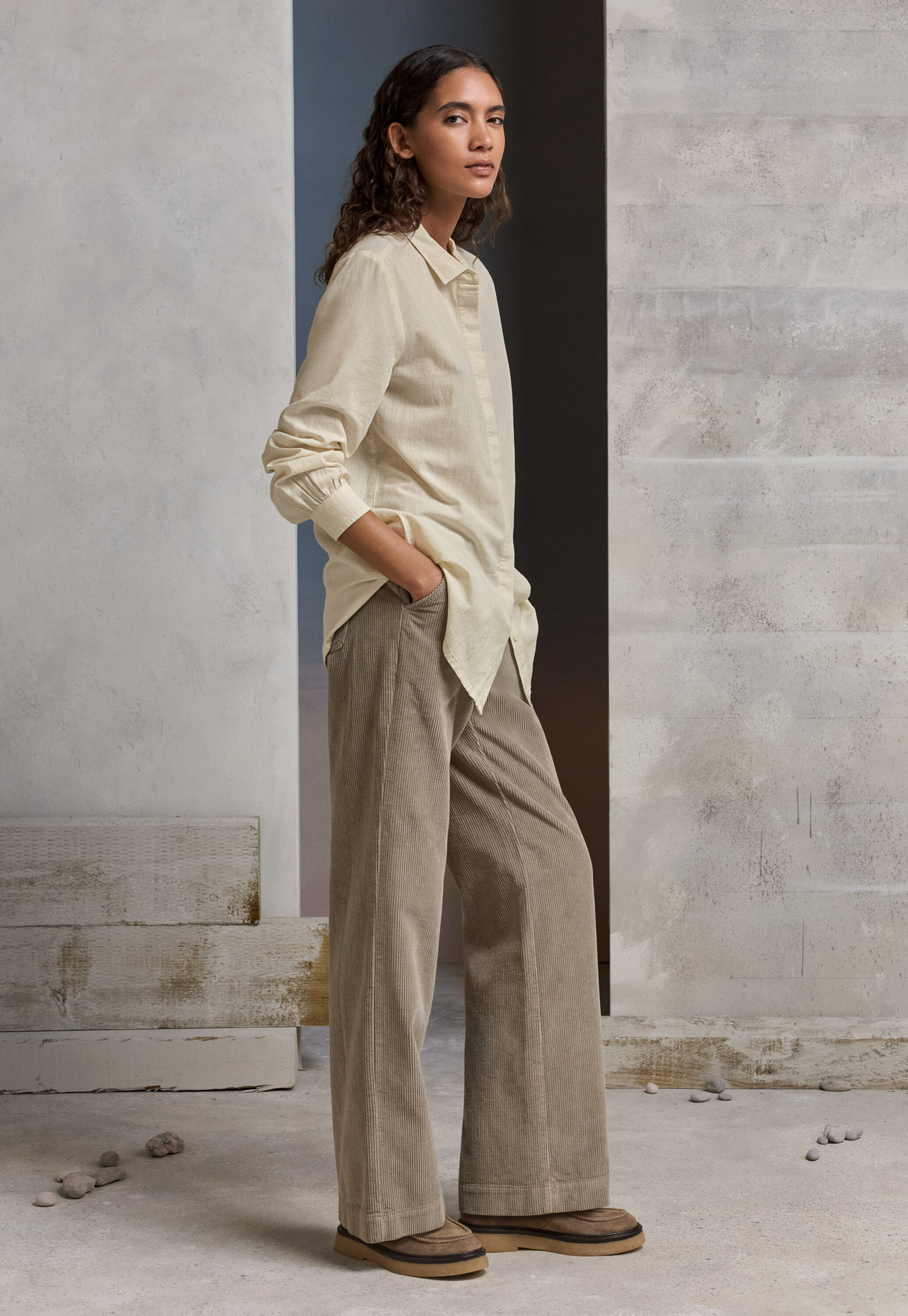 Bluse mit geschwungenem Saum