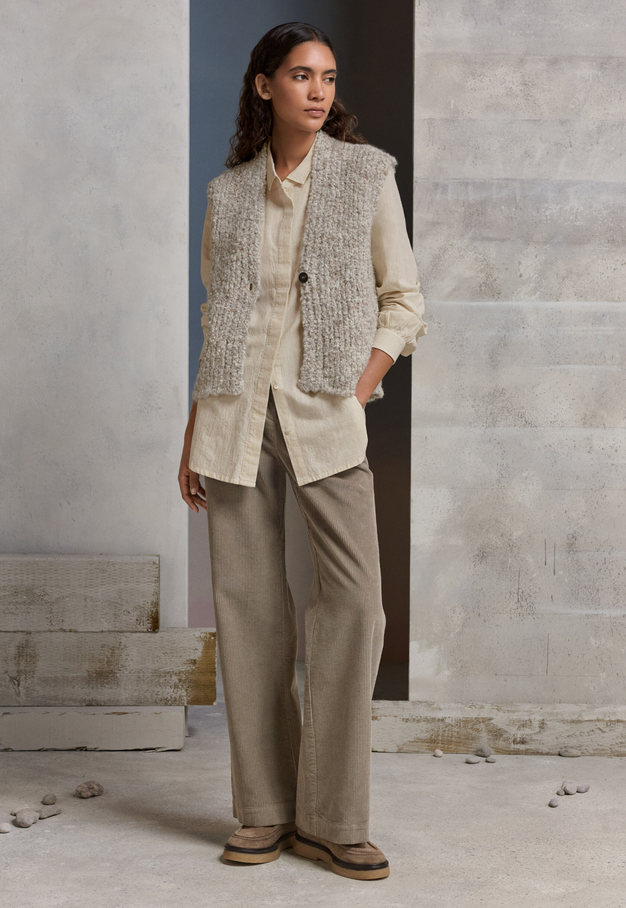 Bluse mit geschwungenem Saum