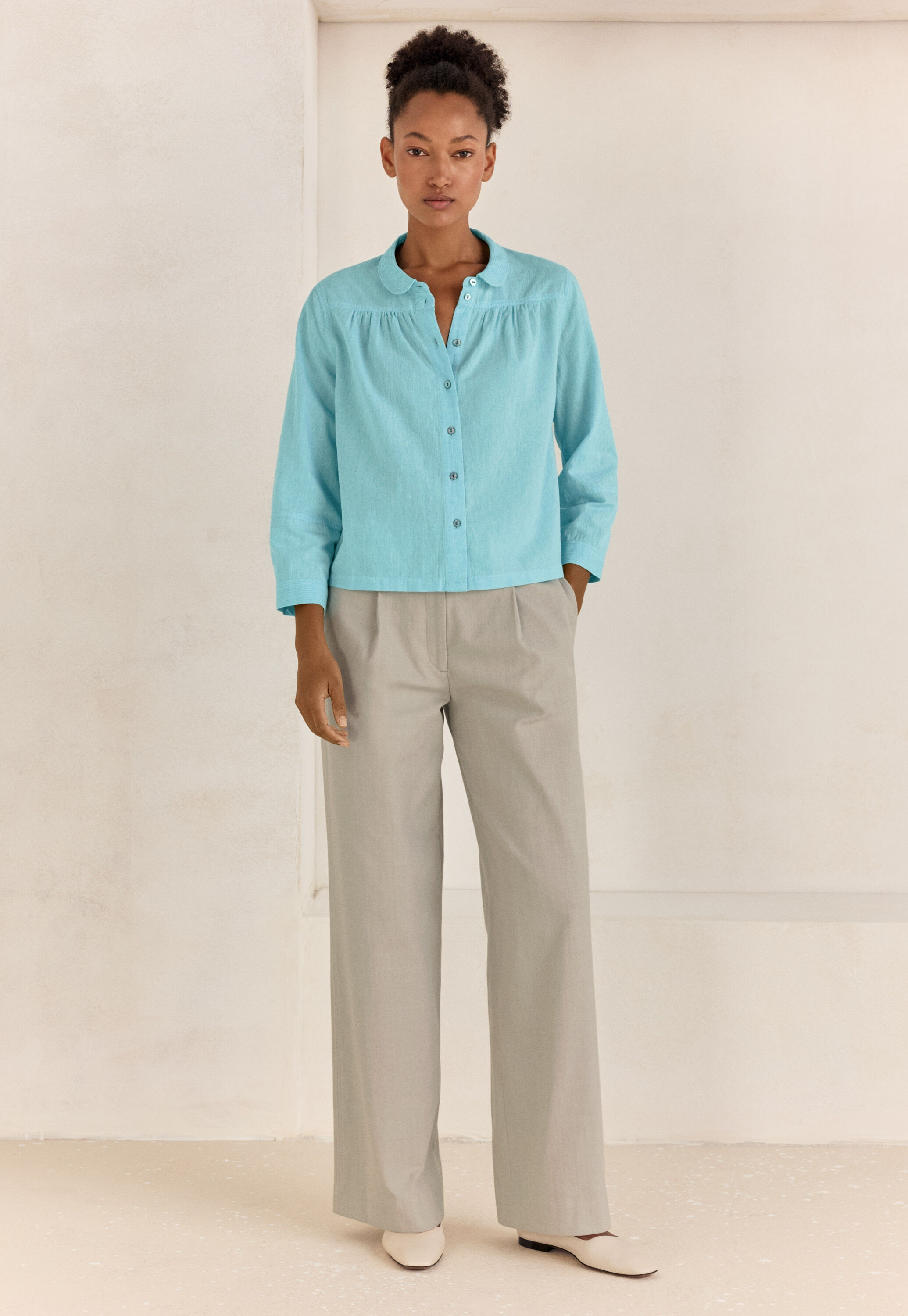 Bluse mit rundem Kragen