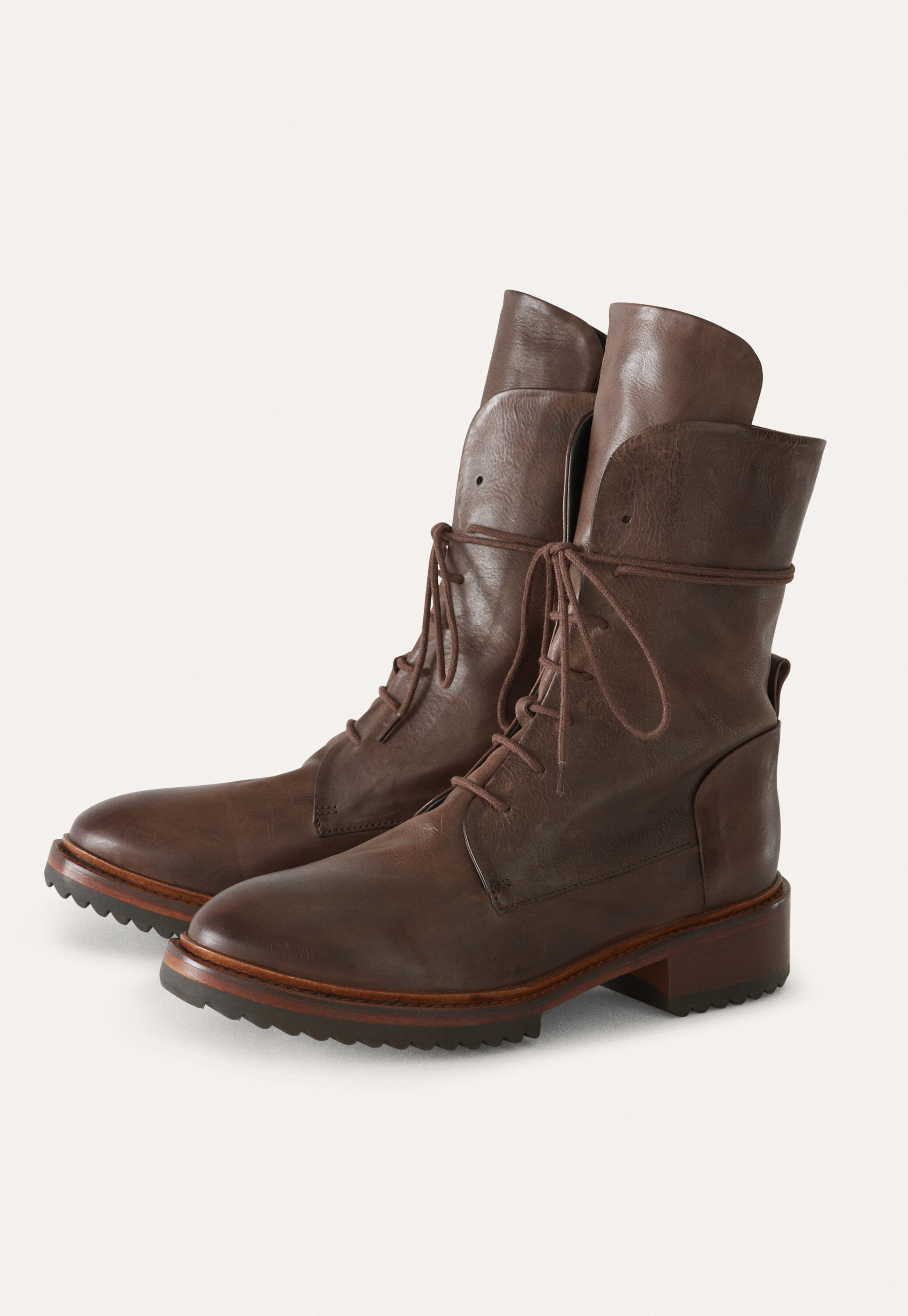 Schn&uuml;rstiefel