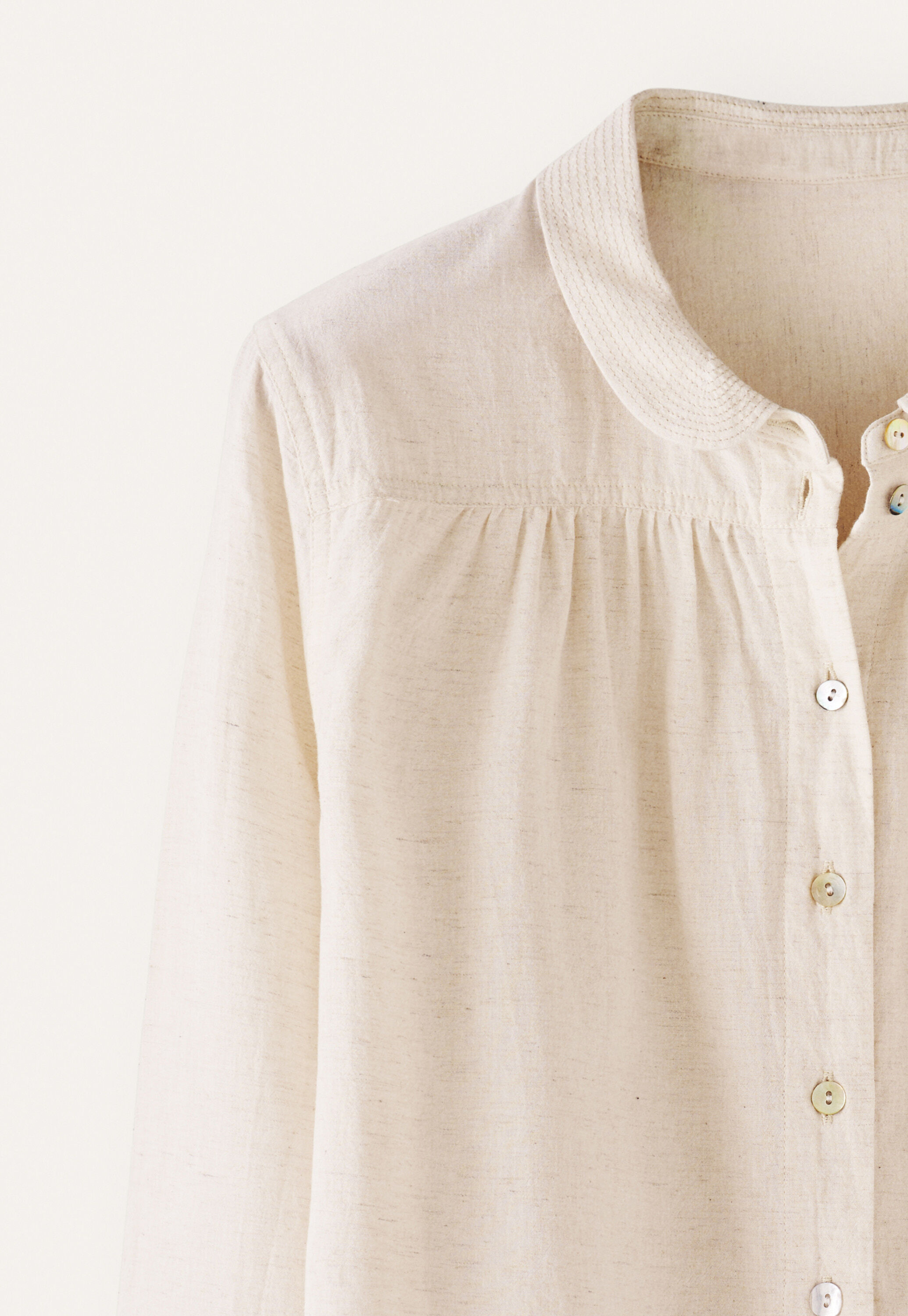 Bluse mit rundem Kragen