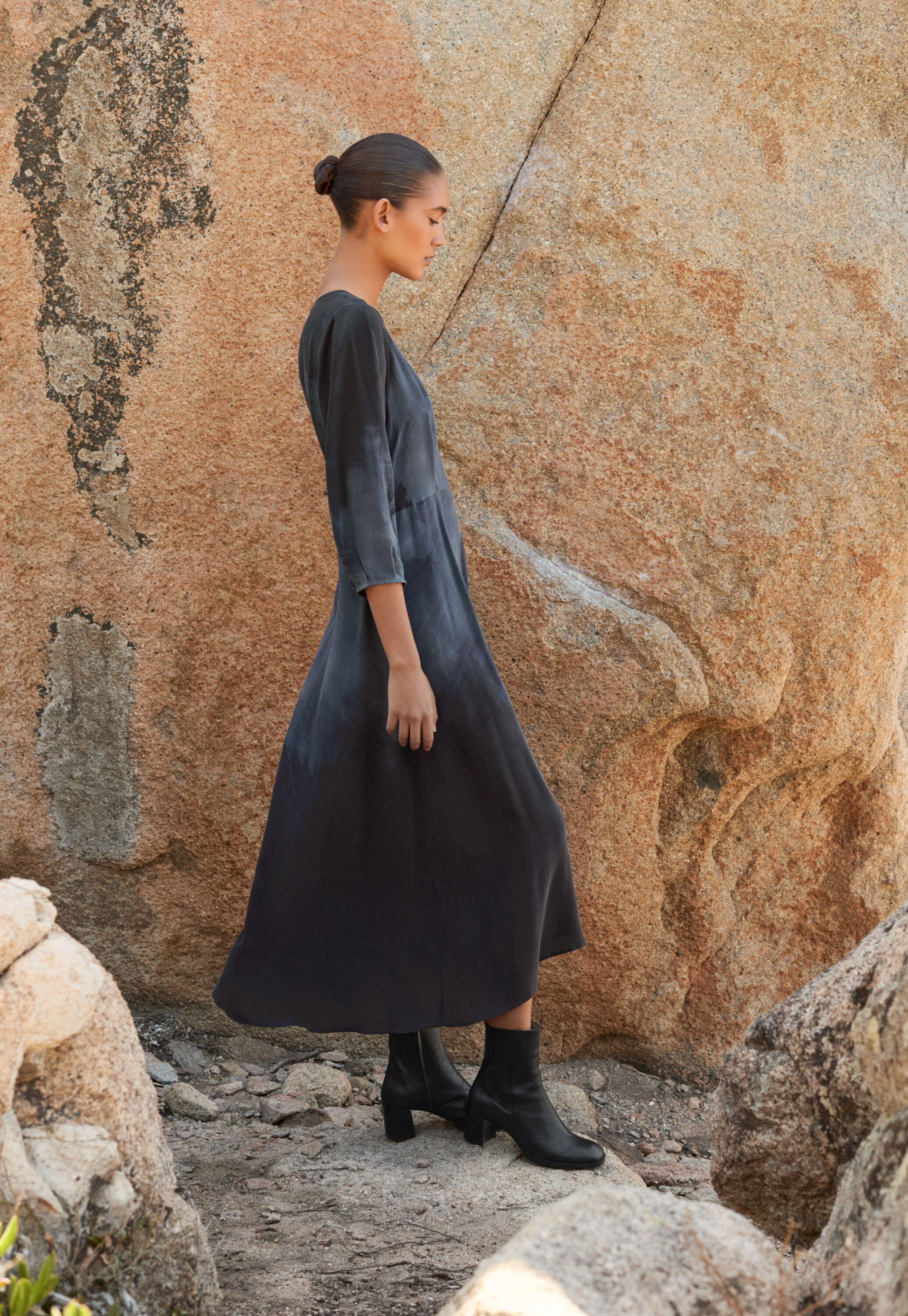 Langes Kleid mit Print, Mitternacht, large